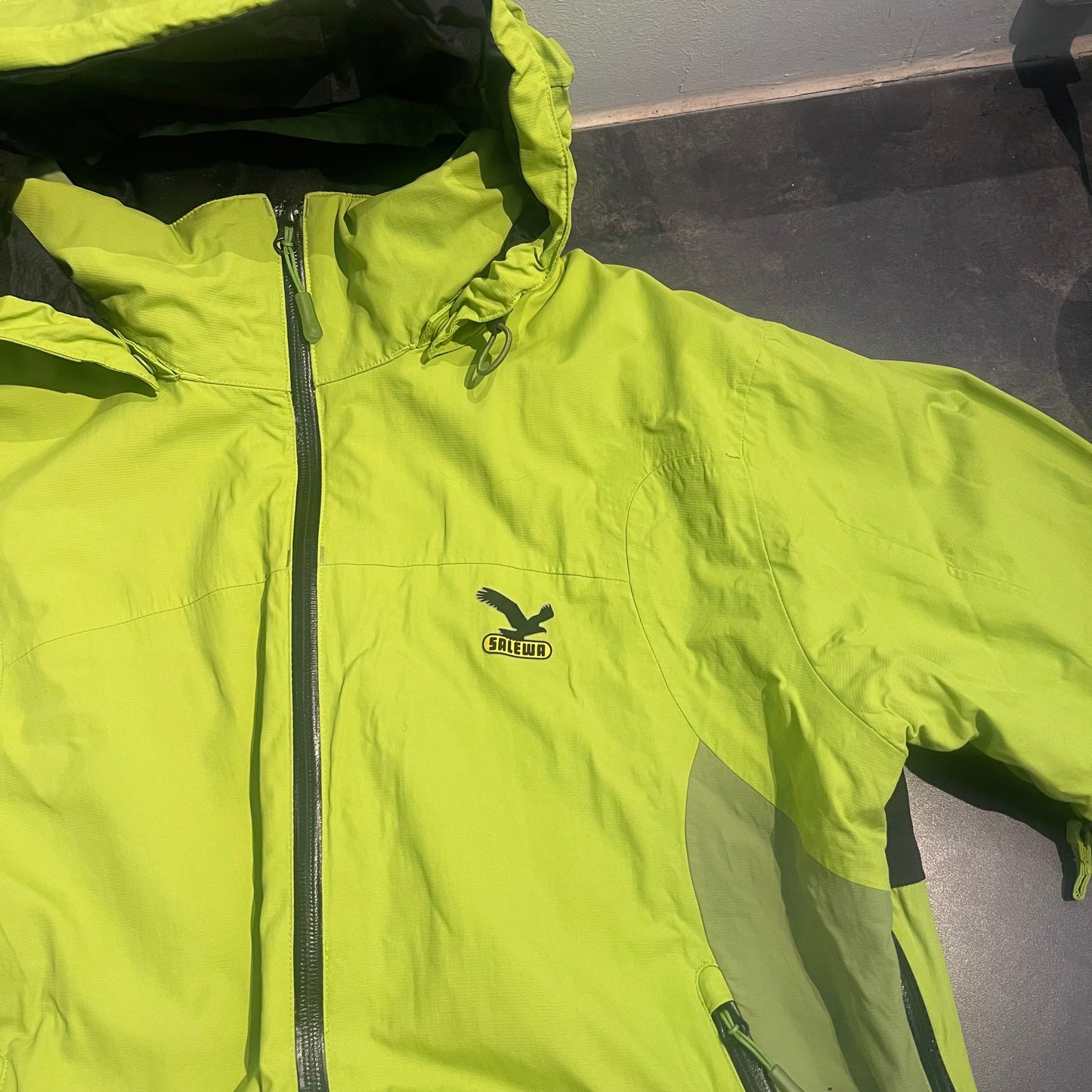 Snowboard Jacke von Salewa (L Herren) wasserdicht grün