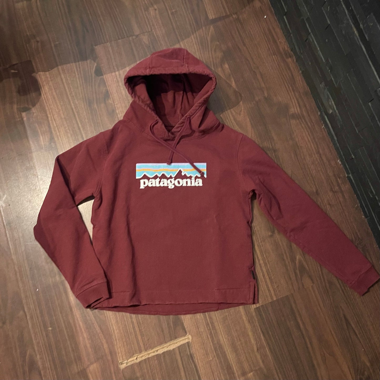 Uprisal Hoodie von Patagonia (S Damen) Dunkelrot Brustprint