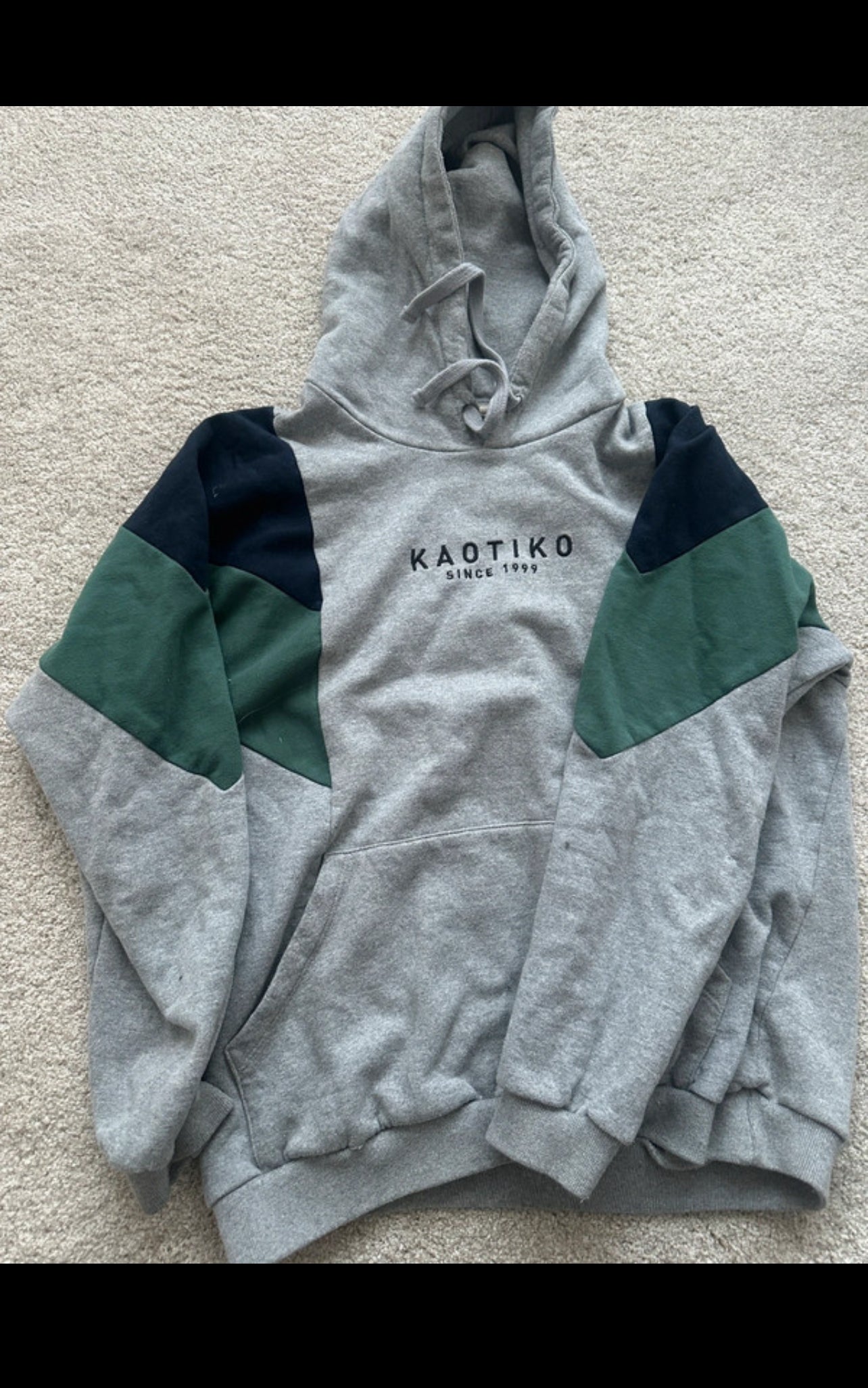 Hoodie von Kaotiko in Größe M Herren / L Damen grau grün