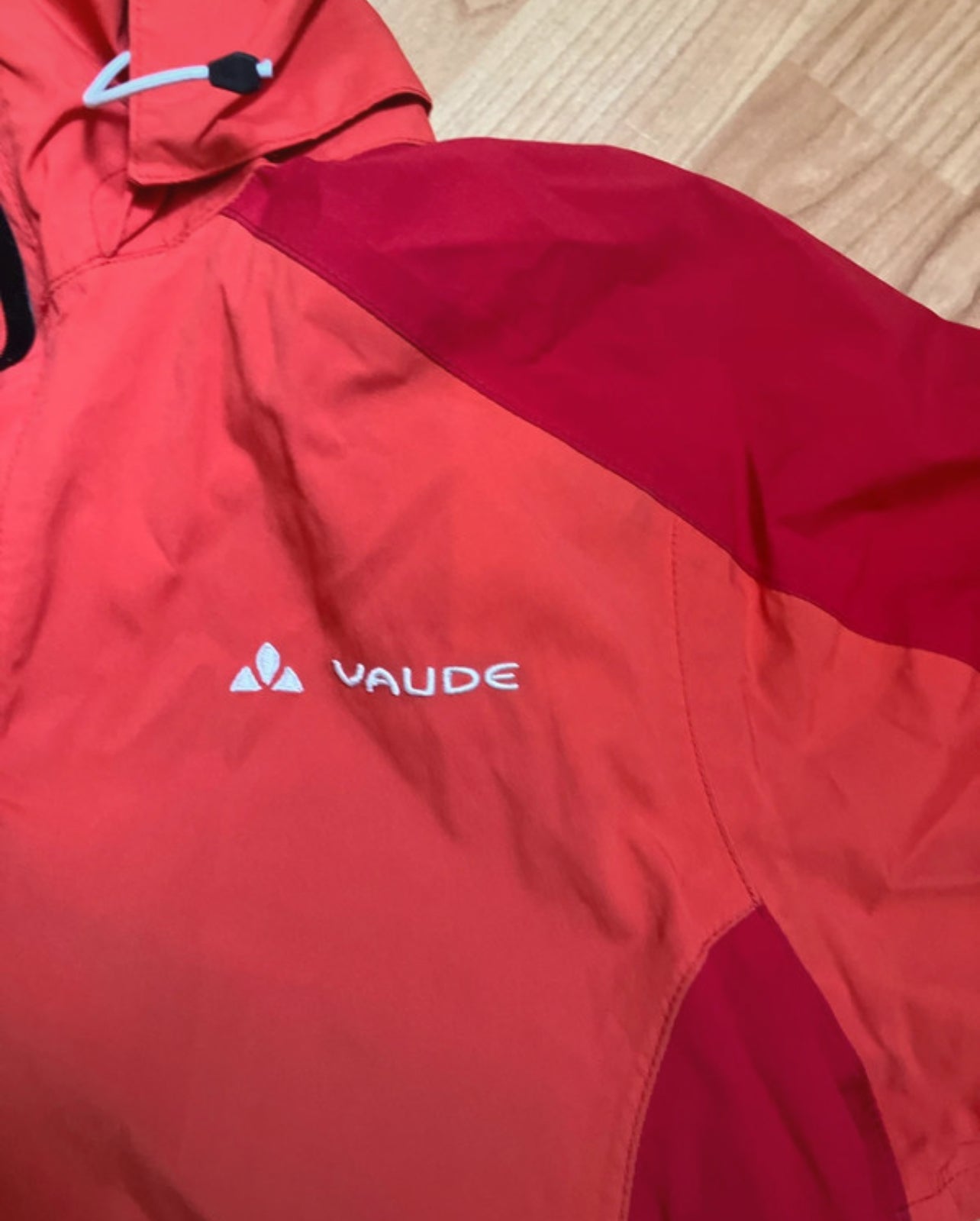 Regen Jacke von Vaude (M Damen) korallenrot Hardshell