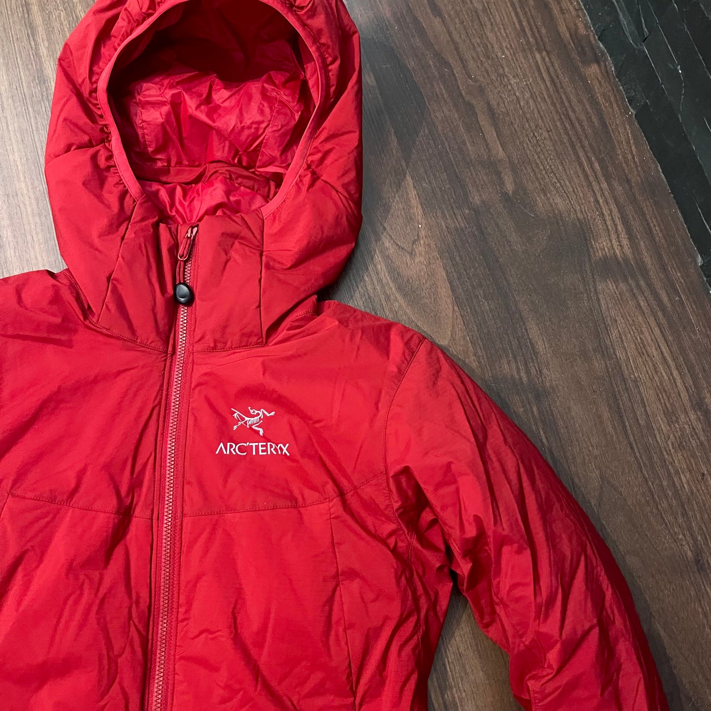Warme Jacke von Arcteryx Atom AR (XS Damen) Heavyweight rot