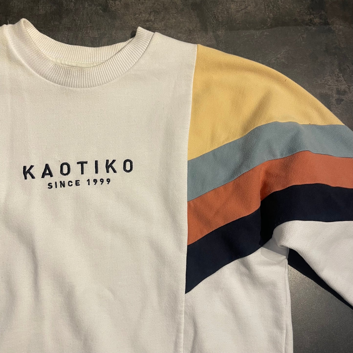 Weiß bunter Pullover von Kaotiko (S-M Herren oder M-L Damen)