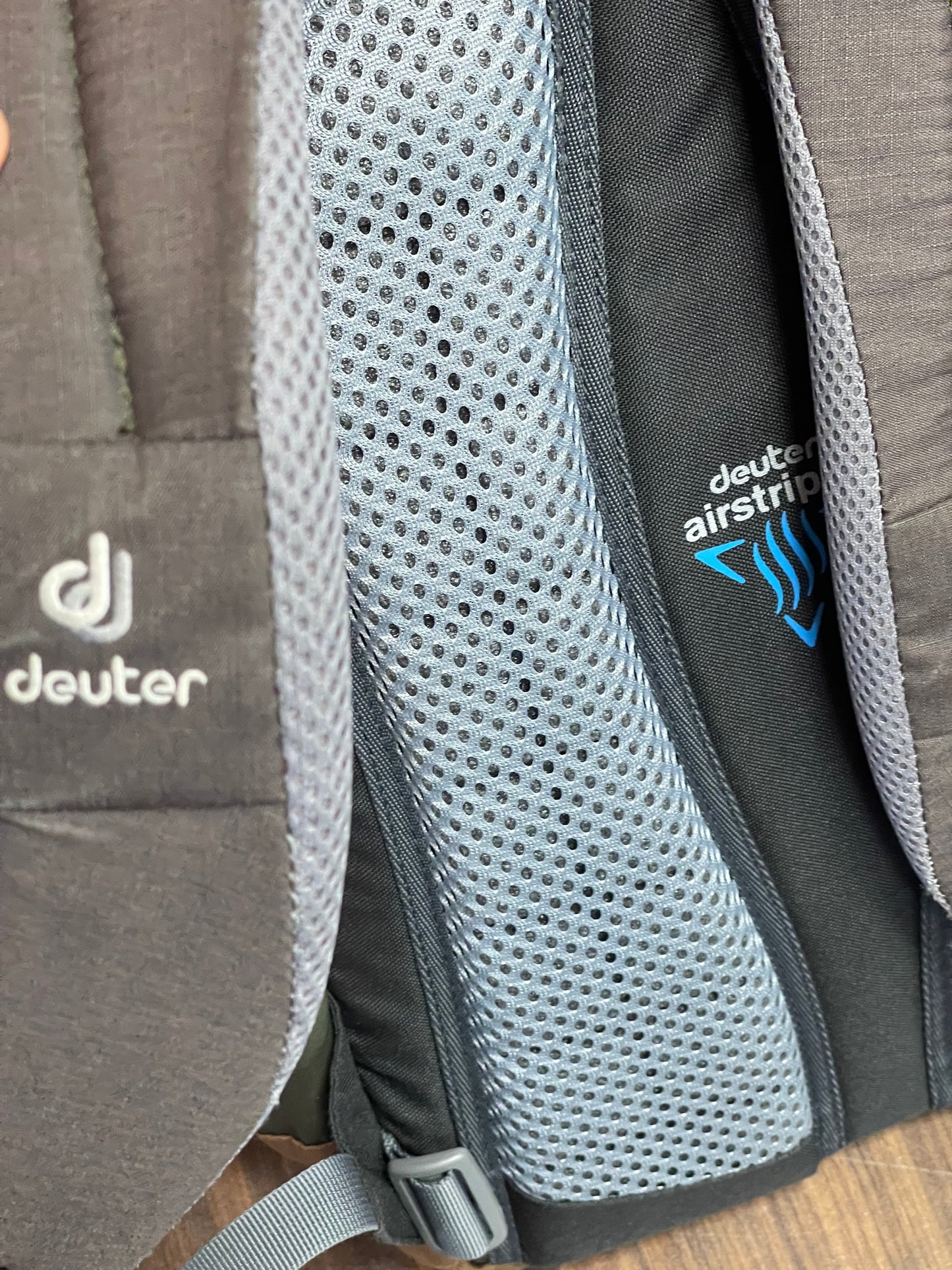 Deuter Rucksack StepOut 16 Liter khaki blau braun
