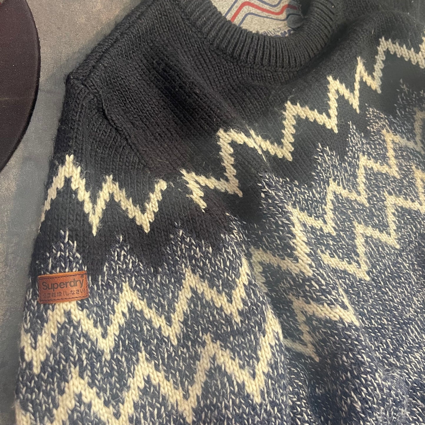 Dunkelblauer Pullover (Herren M) von Superdry mit Wolle
