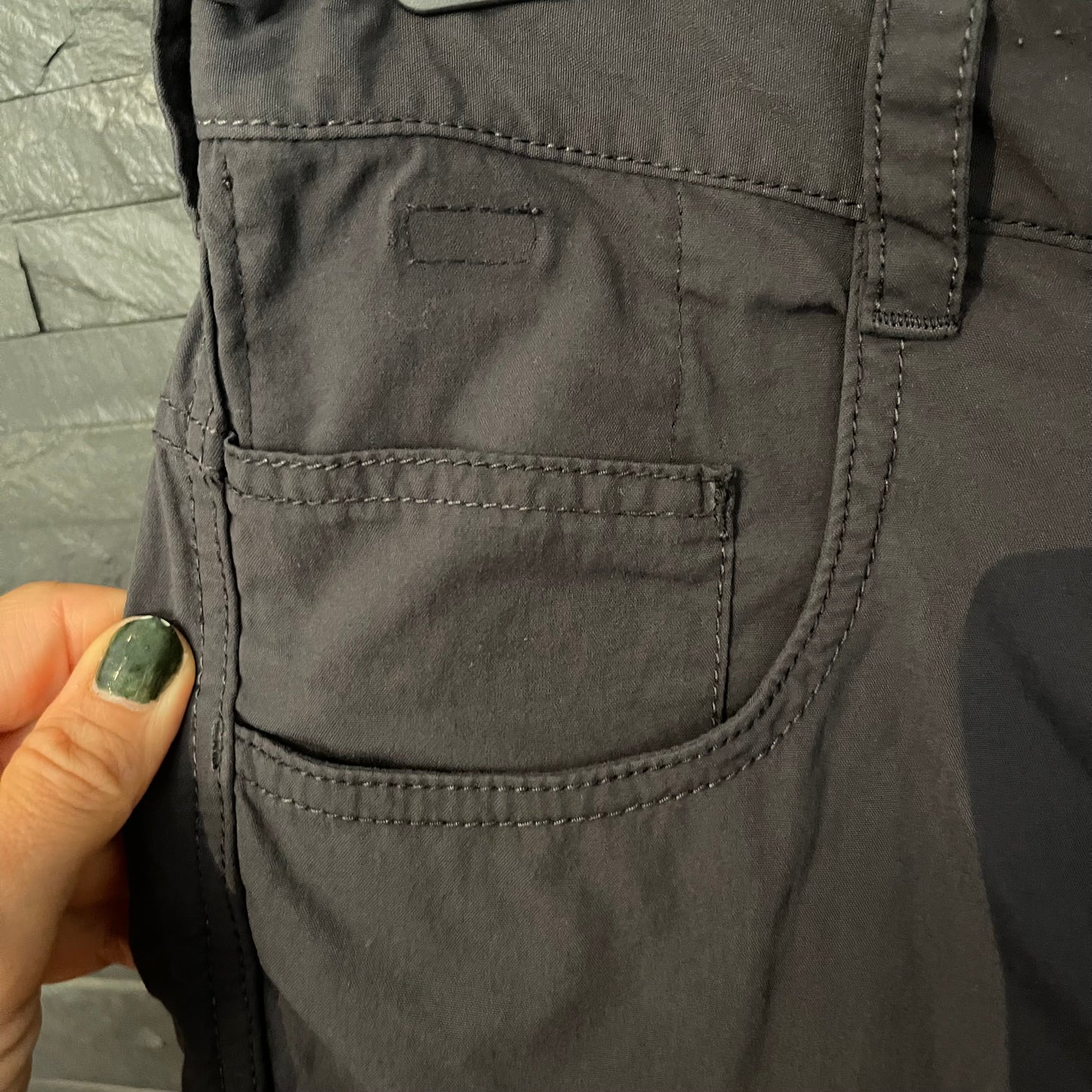 Kurze Hose von Salewa (L /XL Herren) technische Shorts dunkelgrau