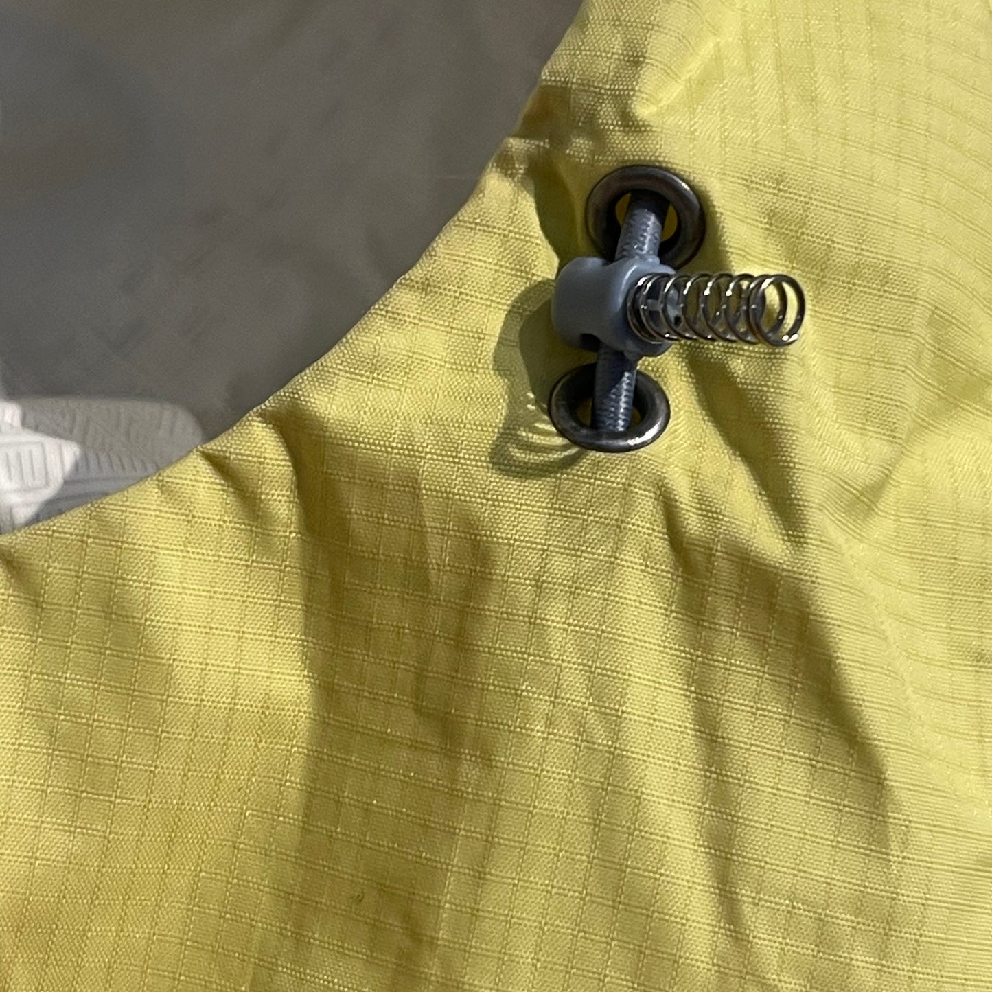 Leichte Regen Jacke von Patagonia (M Damen) gelb
