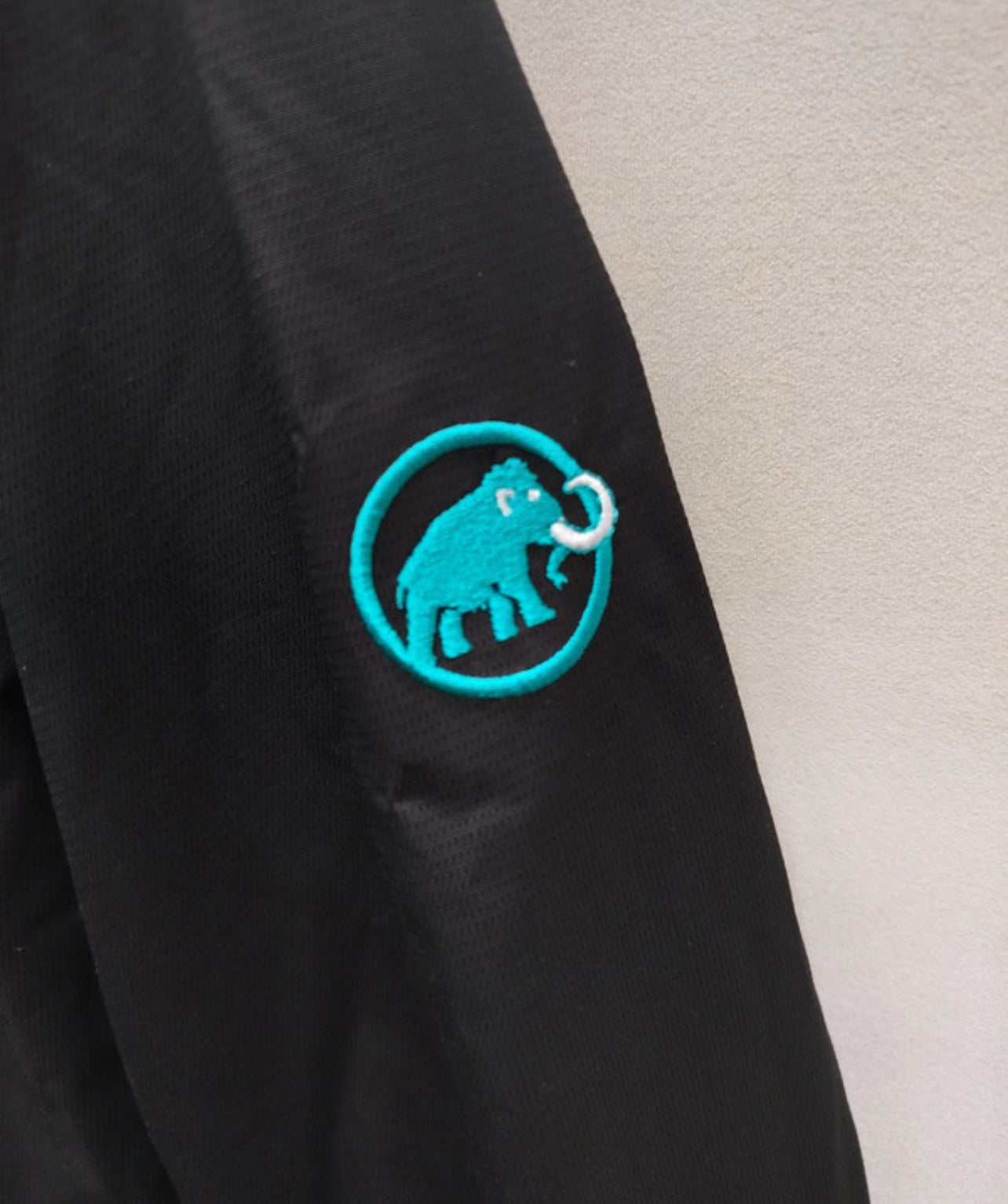 Verlängerte Regen Jacke von Mammut (M Damen) Parka schwarz