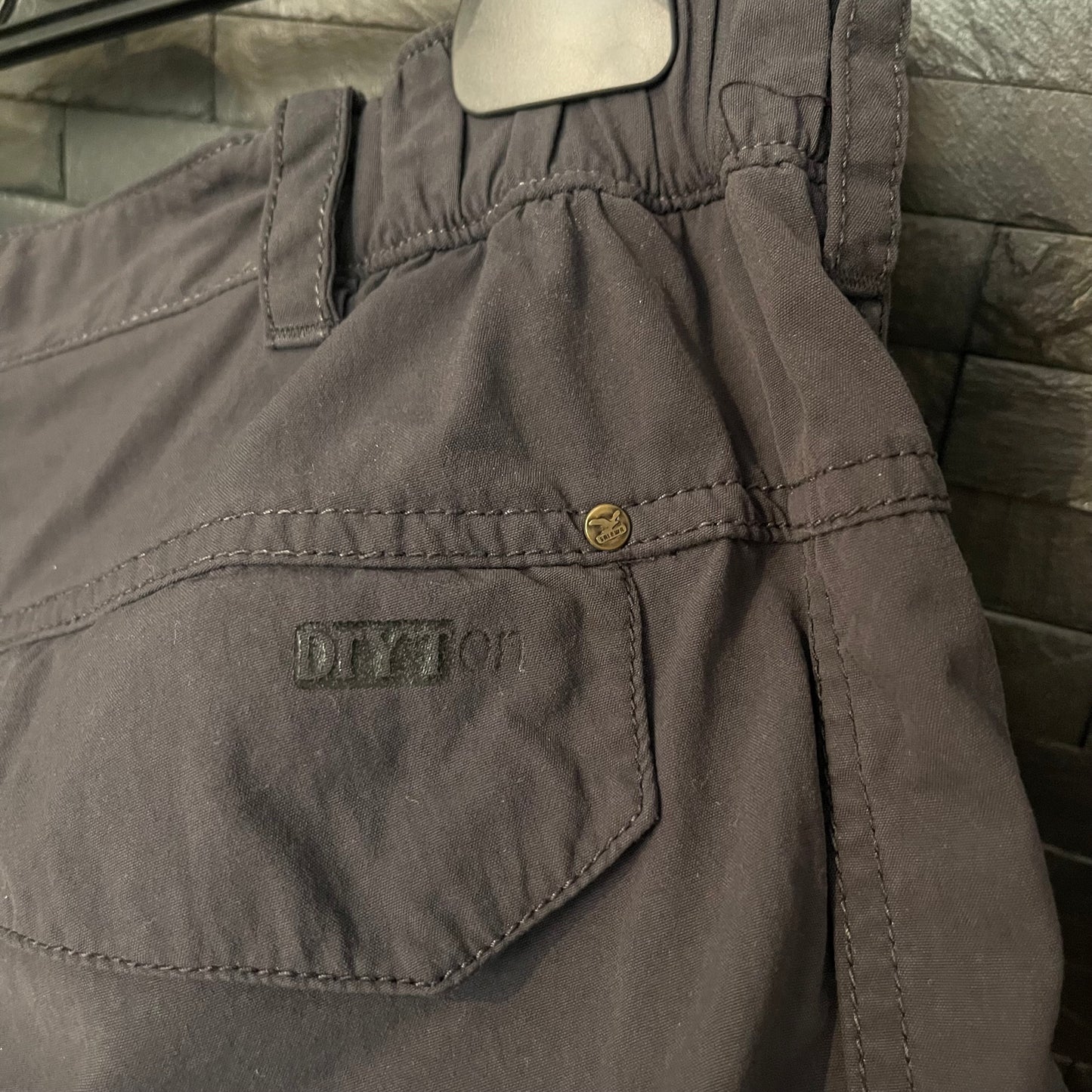 Kurze Hose von Salewa (L /XL Herren) technische Shorts dunkelgrau