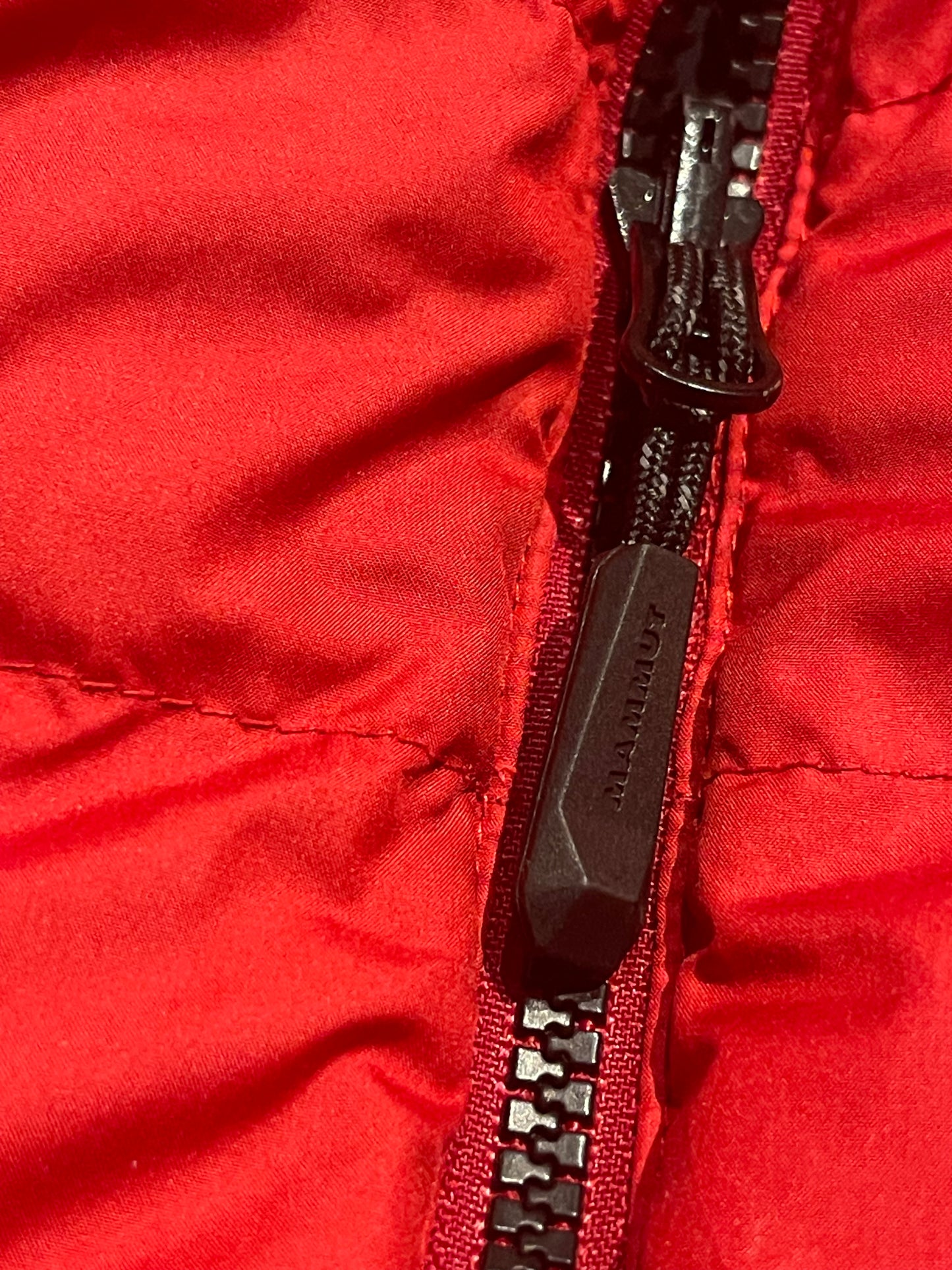 Daunen Wende Jacke von Mammut (M Herren) rot schwarz