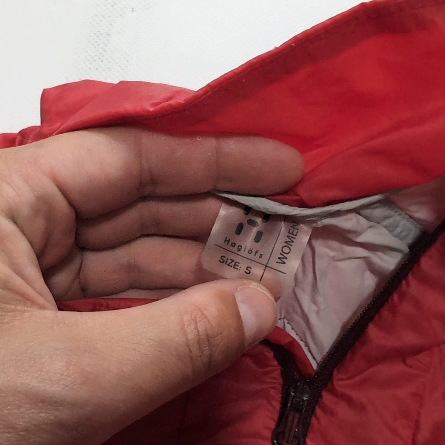 Ultraleichte Isolations Jacke von Haglöfs (S Damen) Kunstdaune rot
