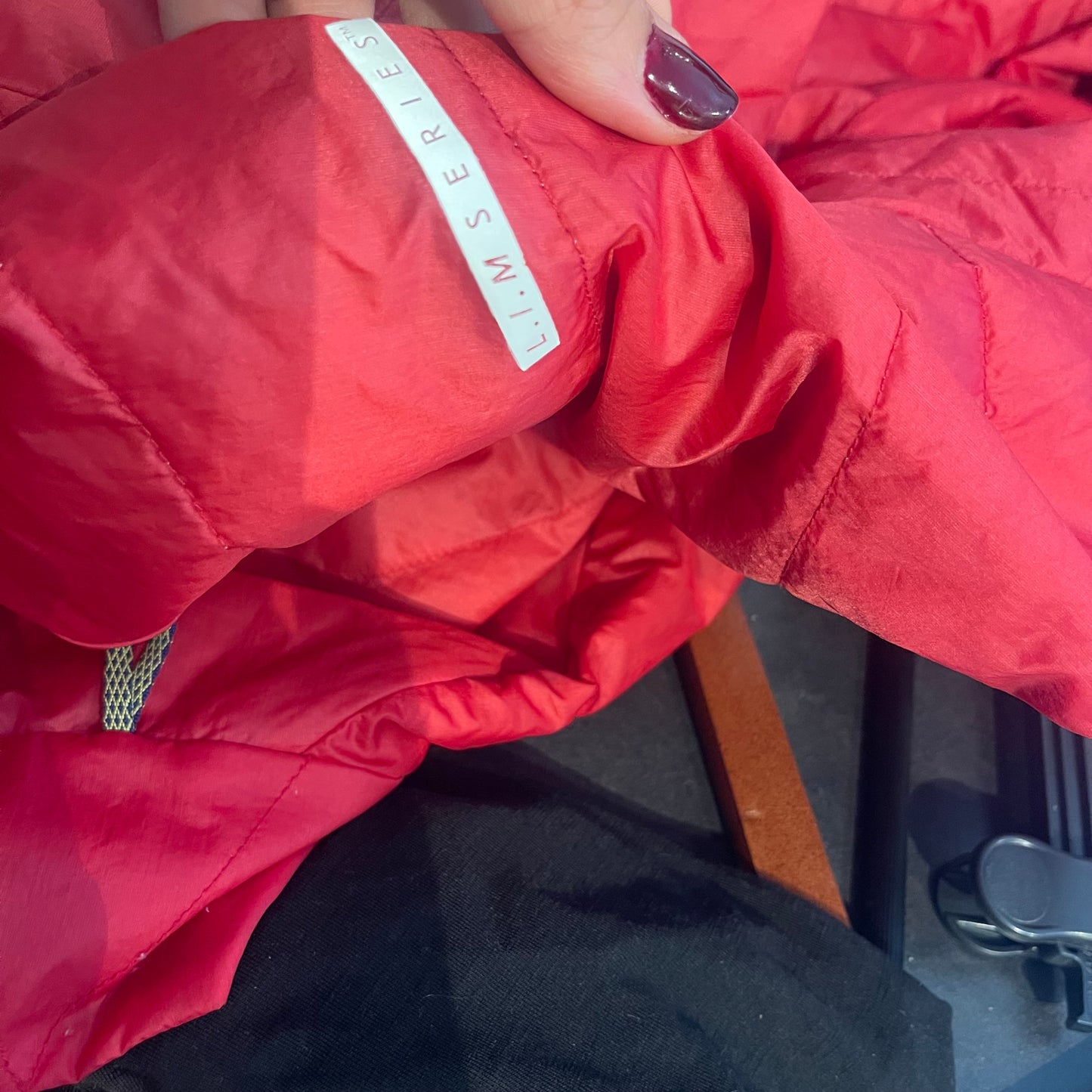 Ultraleichte Isolations Jacke von Haglöfs (S Damen) Kunstdaune rot