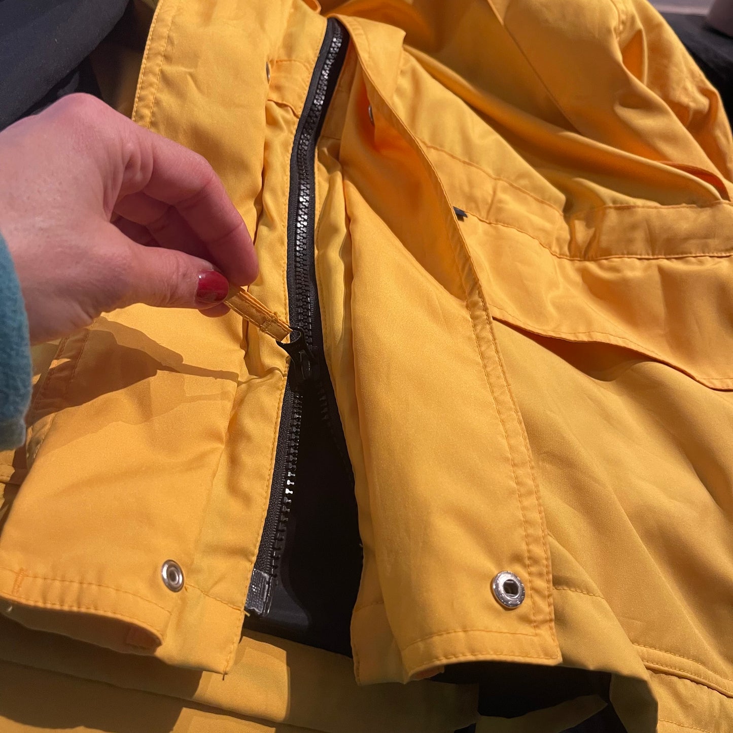Leicht gefütterte Regen Jacke von Vaude (XL Herren) gelb schwarz