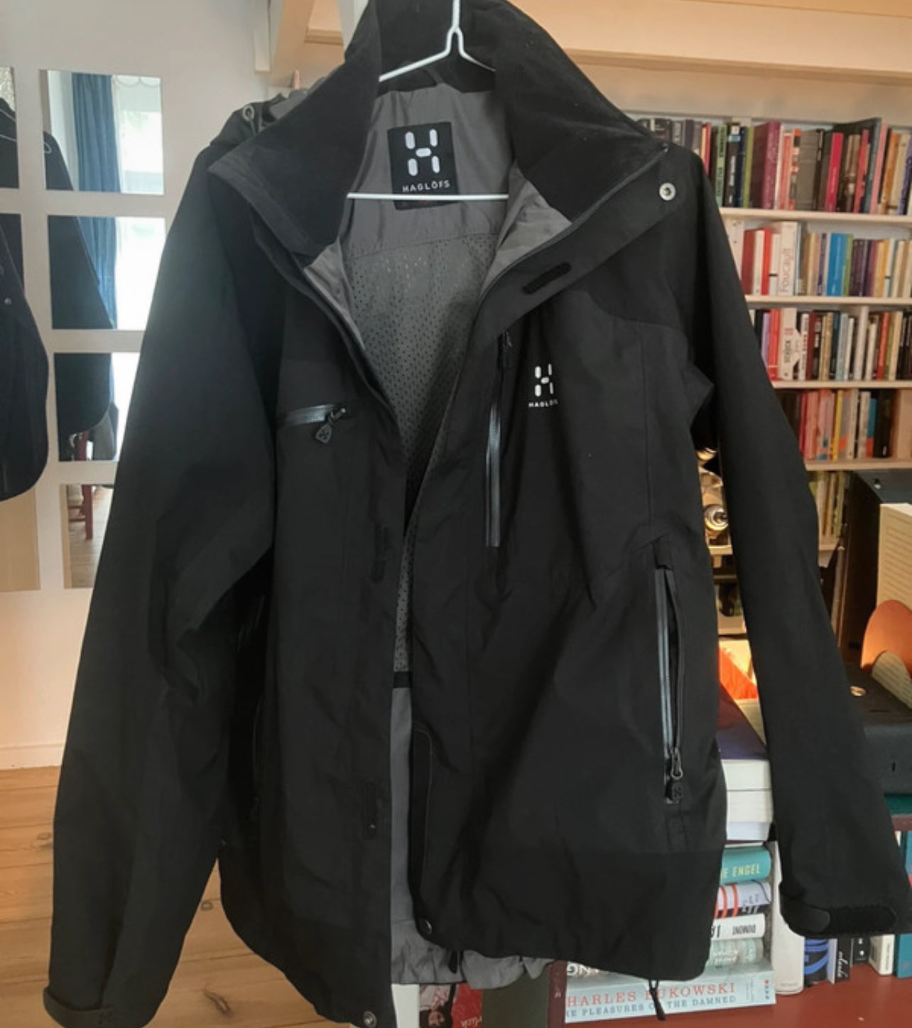 Waterproof Jacke von Haglöfs (L / XL Damen) schwarz