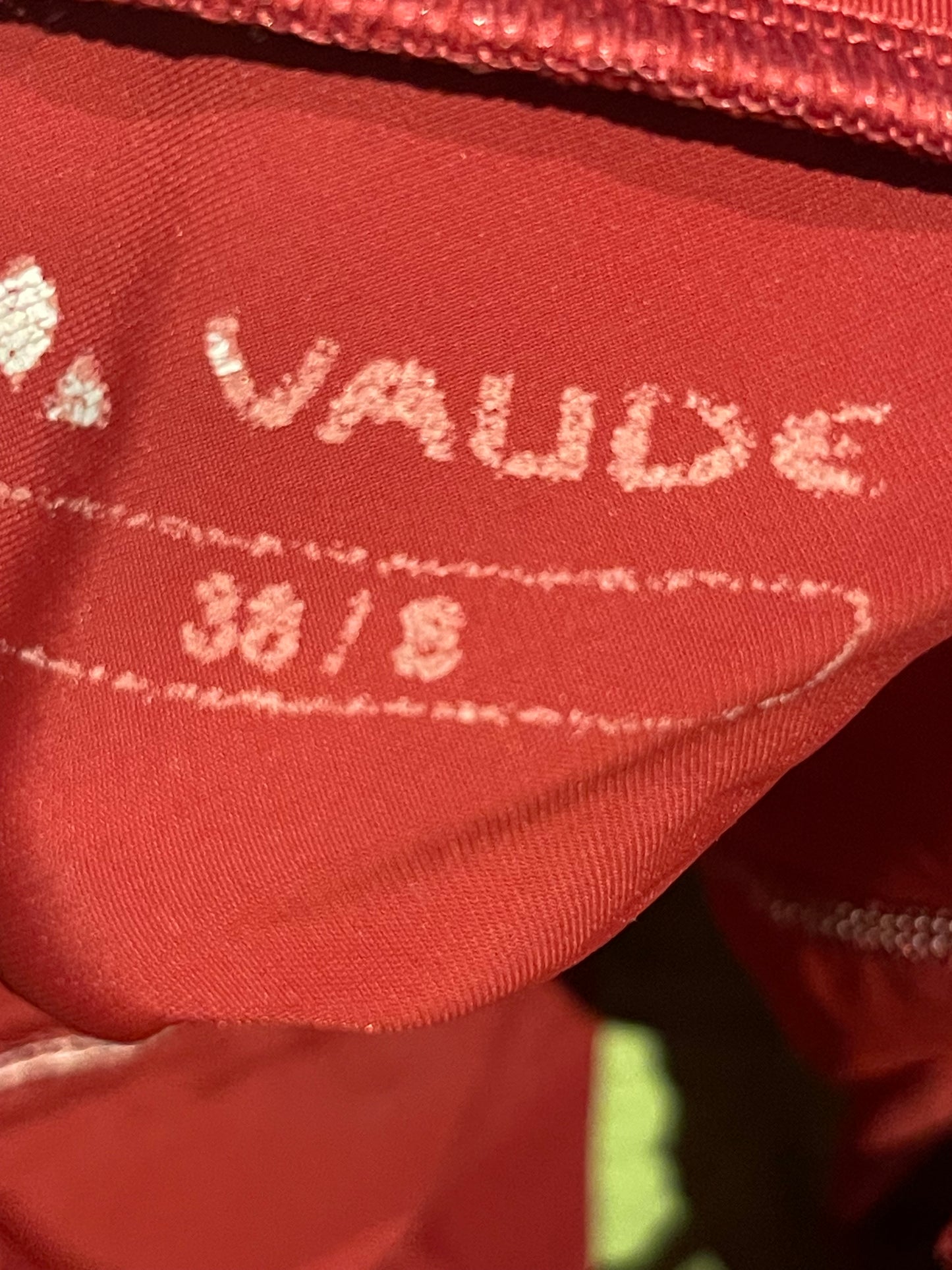 Gepolsterte kurze Radhose von Vaude (S/ 38 Damen) rot - wanderlich.com
