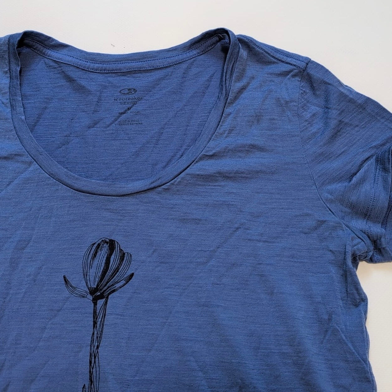 T-Shirt von Icebreaker Merino (M Damen) blau mit Blume