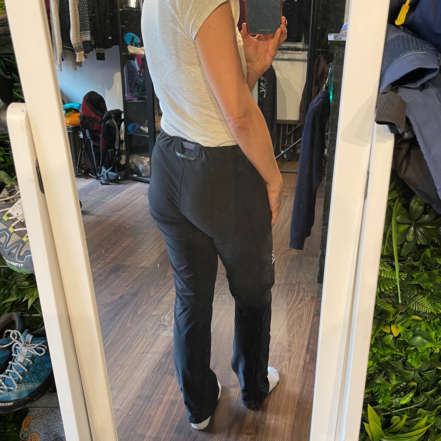 Leichte Trekking- Hose von Haglöfs (S Damen) elastisch schwarz
