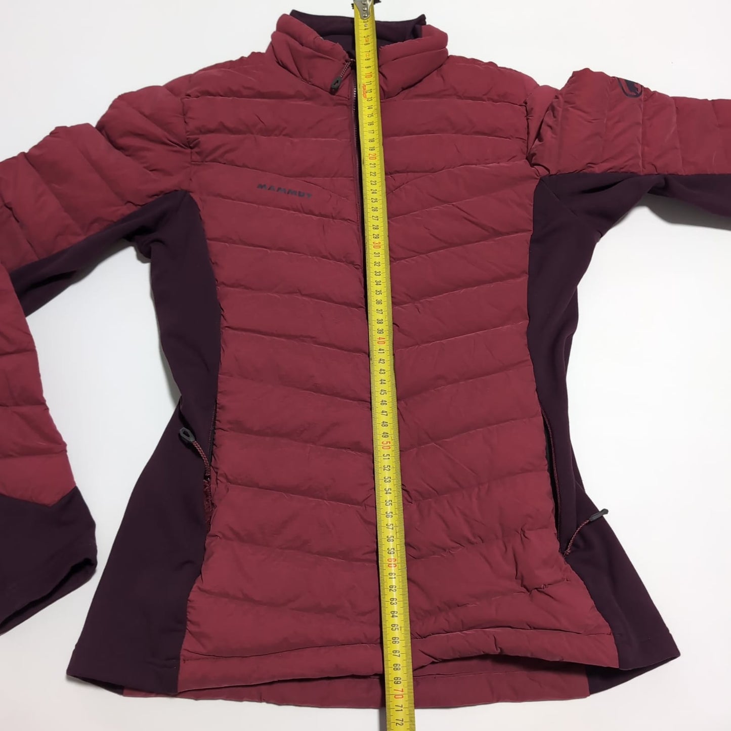 Daunen Hybrid Jacke von Mammut (S Damen) Beerenfarbig mit Aubergine