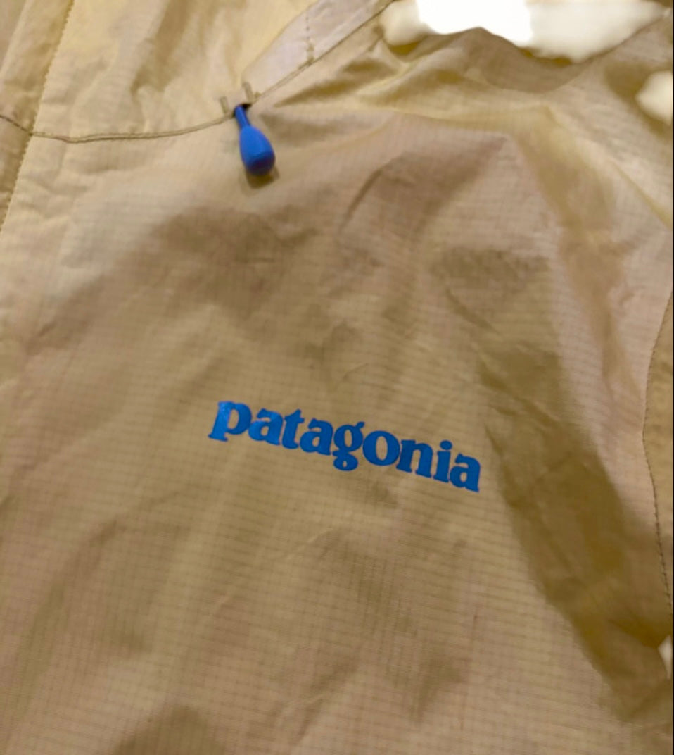 Leichte Regen Jacke von Patagonia (M Damen) gelb