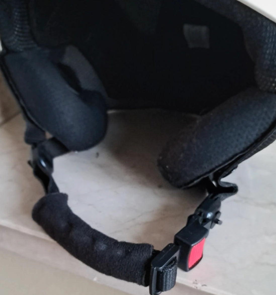 Ski Helm und Brille von Uvex weiß