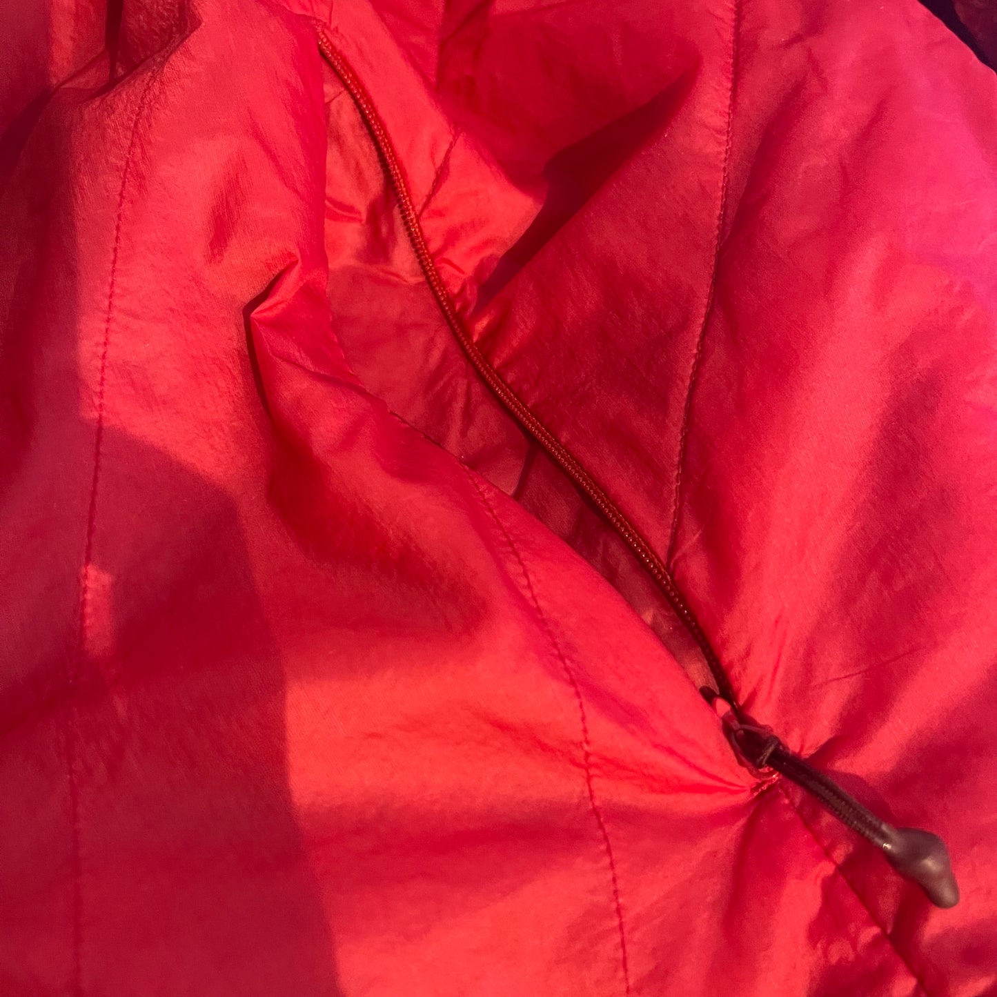 Ultraleichte Isolations Jacke von Haglöfs (S Damen) Kunstdaune rot