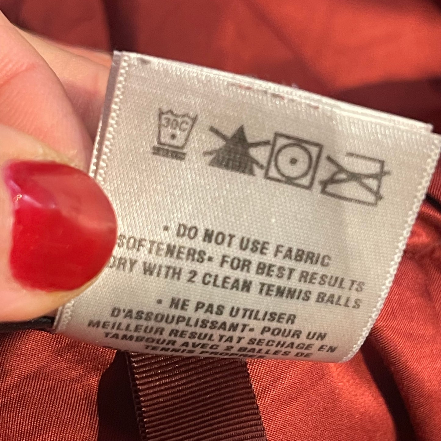 Patagonia Daunen Jacke (M Damen) mit Kapuze dunkelrot