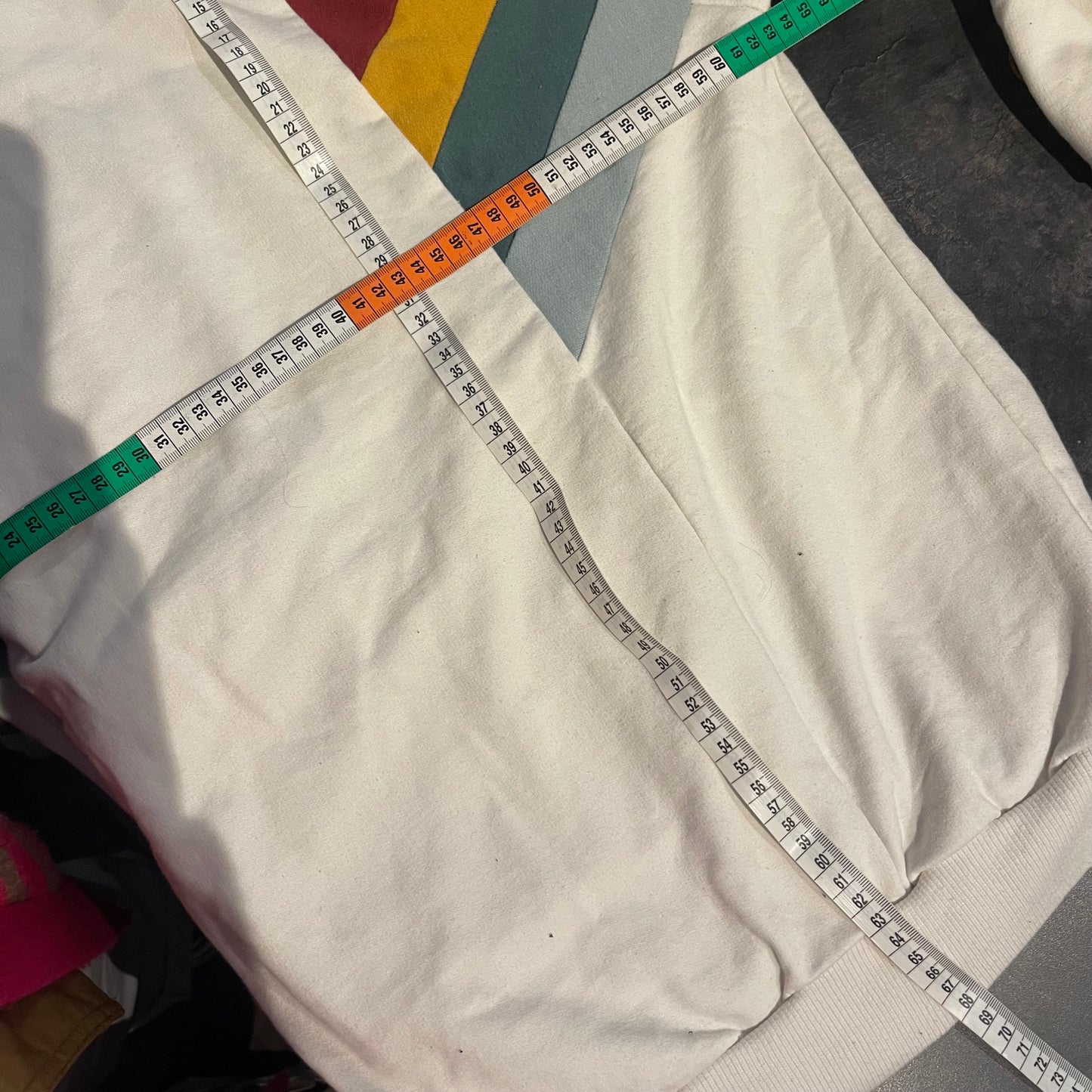 Hoodie von Kaotiko in Größe L / XL weiß bunt