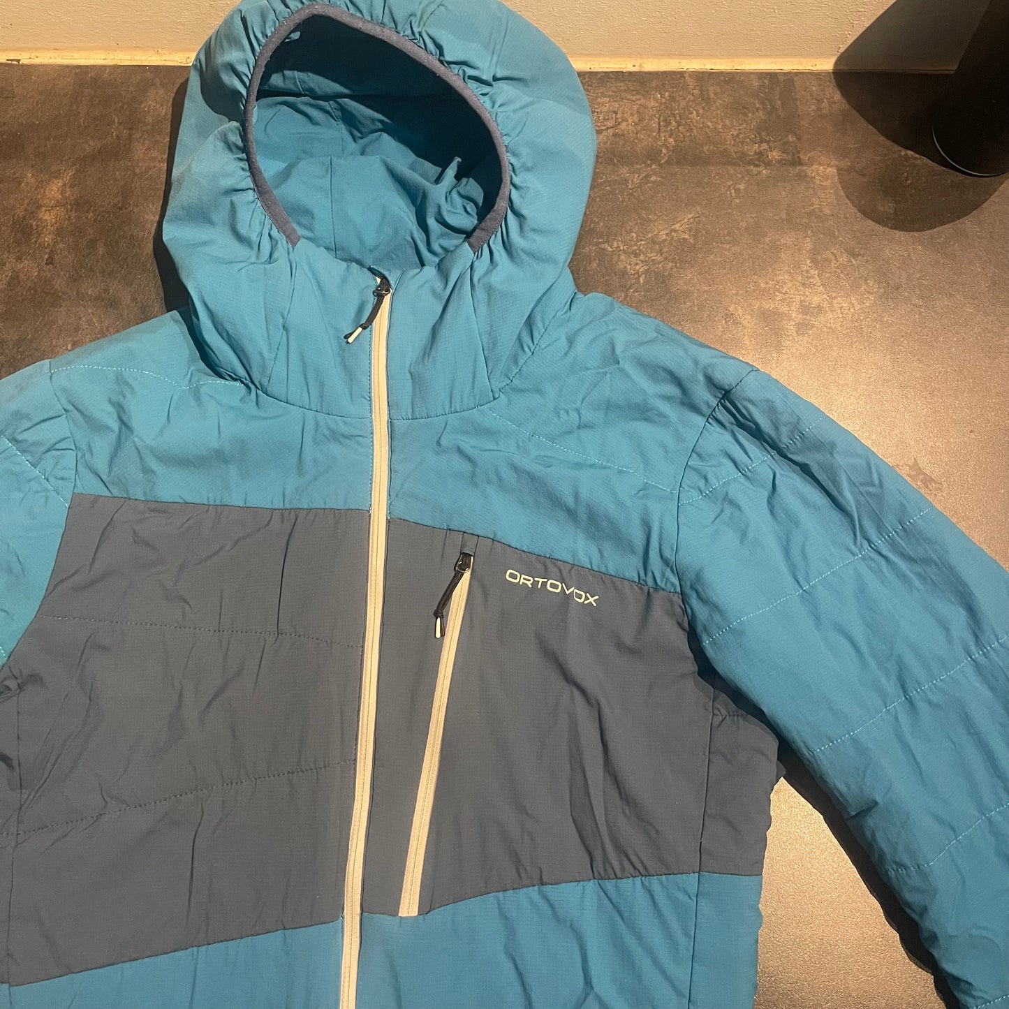 Leichte Swisswool Jacke von Ortovox (M Herren) Isolation blau