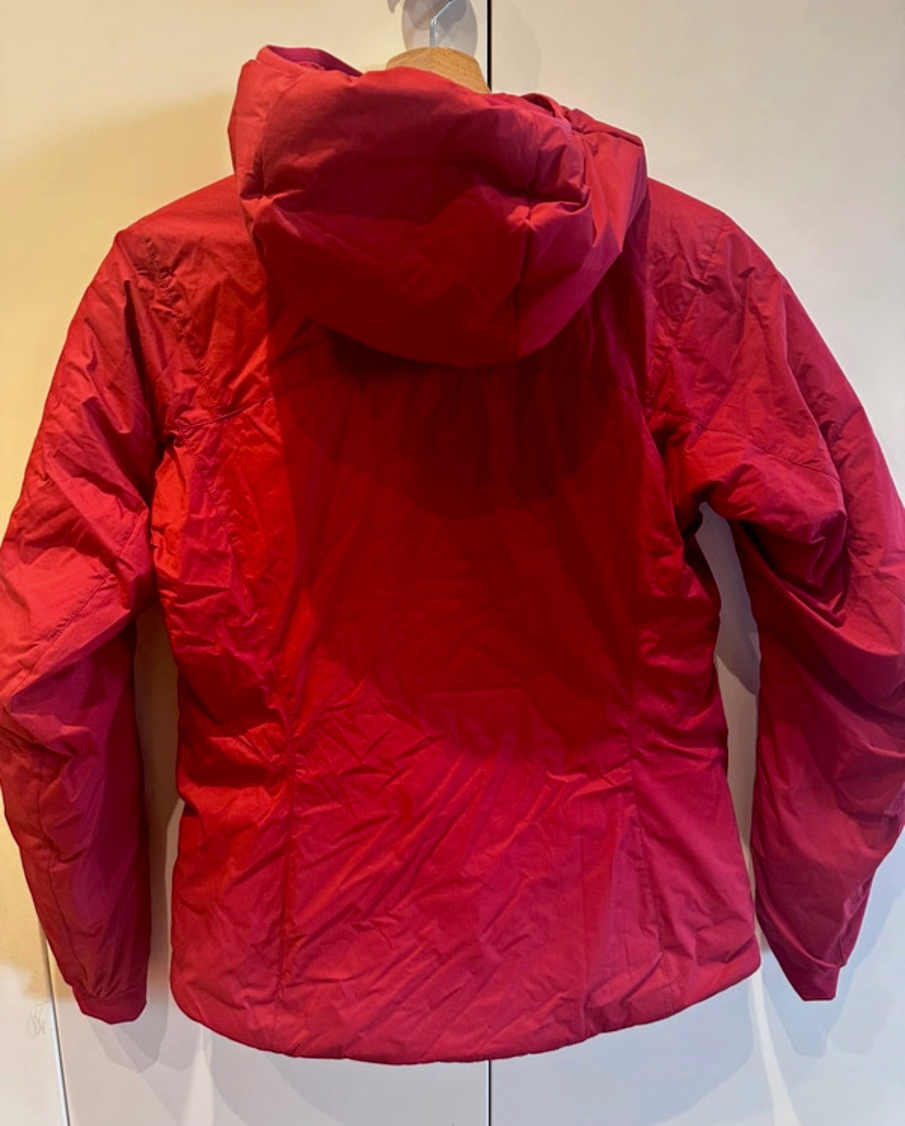 Warme Jacke von Arcteryx Atom AR (XS Damen) Heavyweight rot