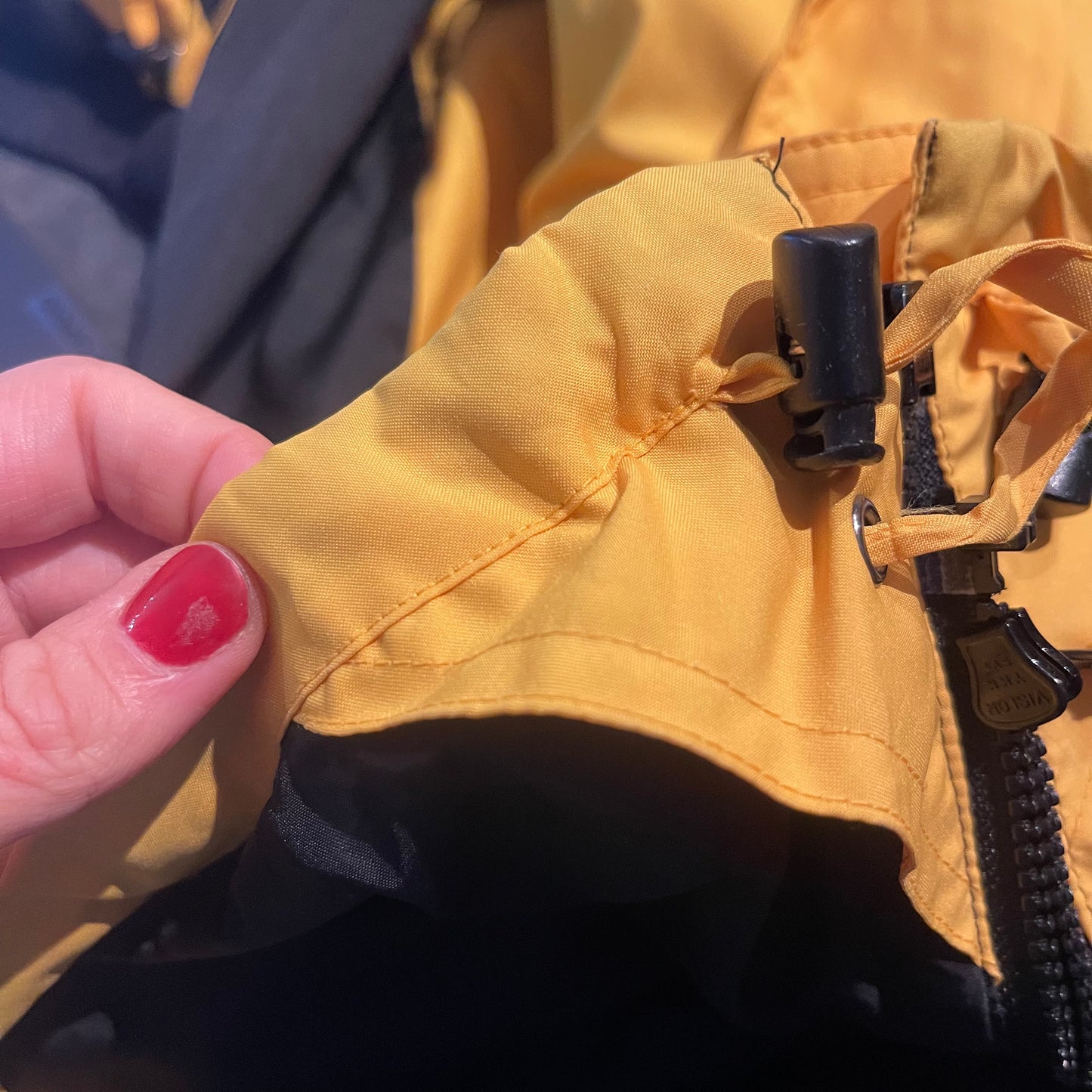 Leicht gefütterte Regen Jacke von Vaude (XL Herren) gelb schwarz