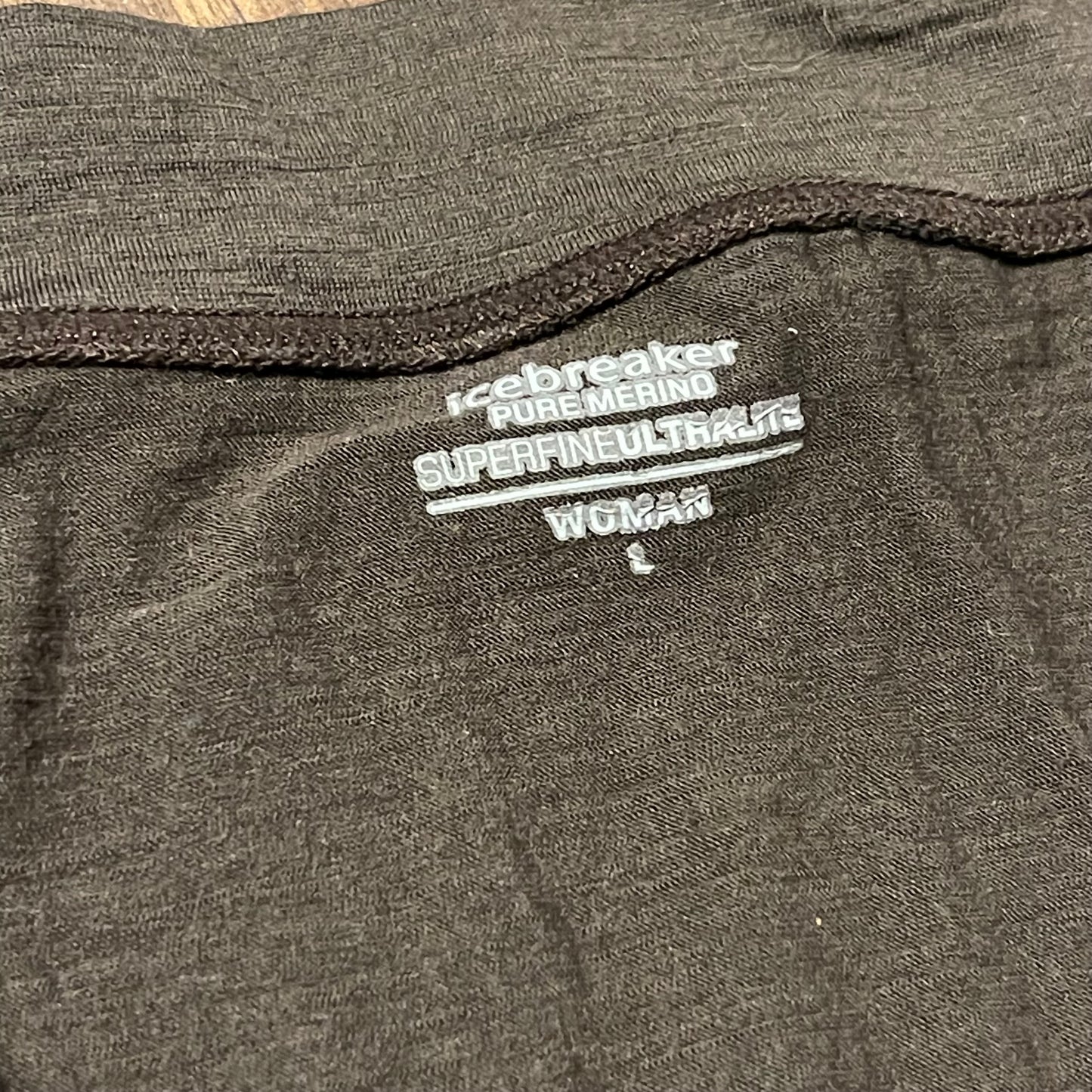 Longsleeve Icebreaker Merino (L Damen) braun mit Blume Ärmel 2/3