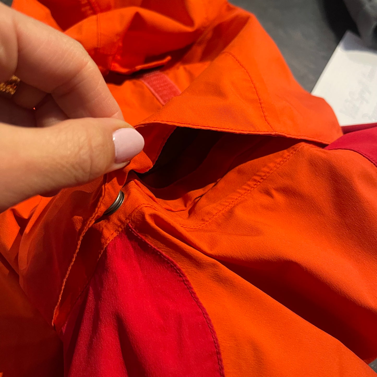 Regen Jacke von Vaude (M Damen) korallenrot Hardshell