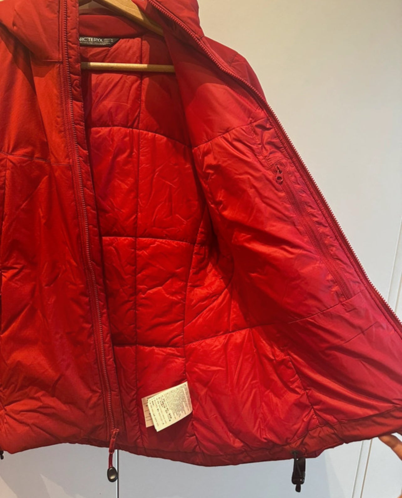 Warme Jacke von Arcteryx Atom AR (XS Damen) Heavyweight rot