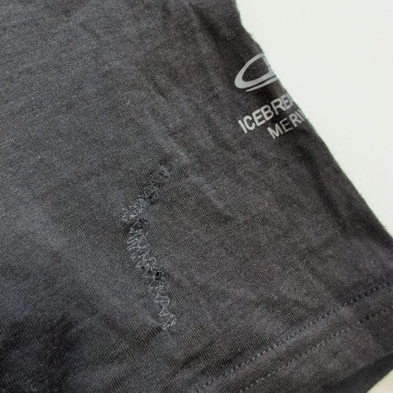 T-Shirt von Icebreaker Merino 200 (M Herren) Baselayer schwarz