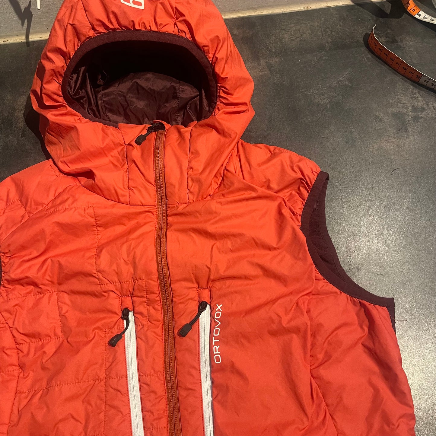 Kapuzen Weste von Ortovox Swisswool (L Damen) korallenrot