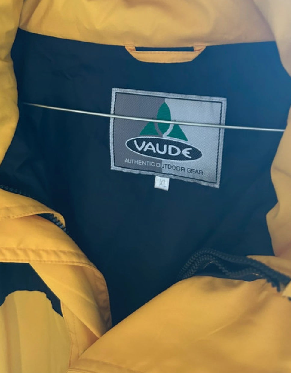 Leicht gefütterte Regen Jacke von Vaude (XL Herren) gelb schwarz