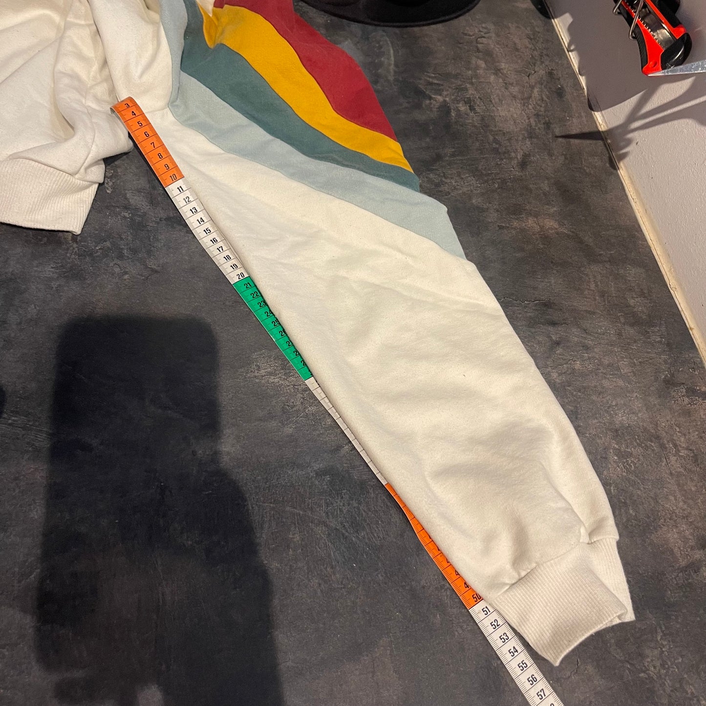 Hoodie von Kaotiko in Größe L / XL weiß bunt