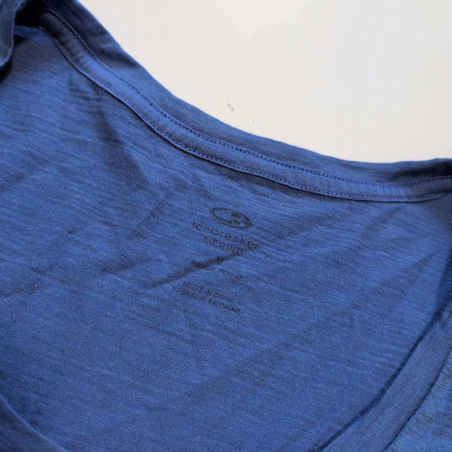 T-Shirt von Icebreaker Merino (M Damen) blau mit Blume