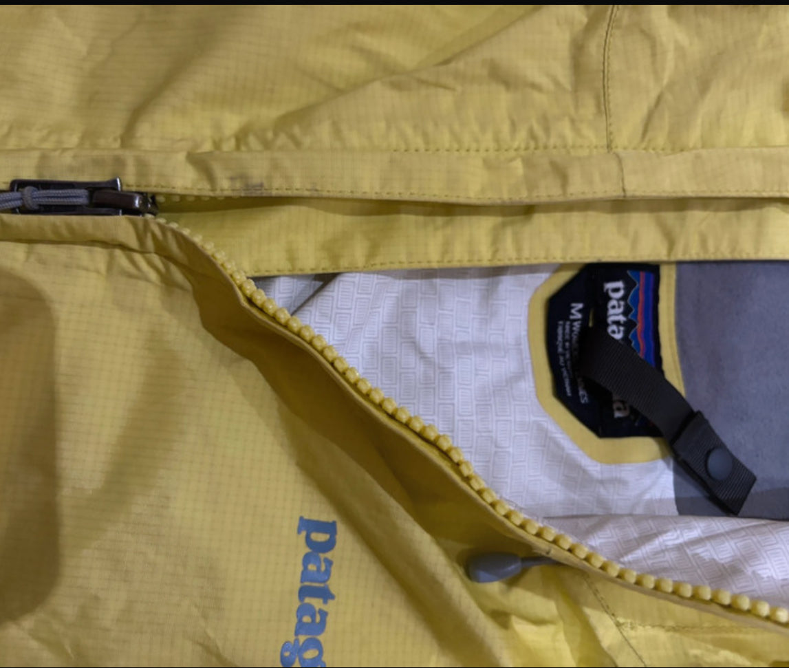 Leichte Regen Jacke von Patagonia (M Damen) gelb