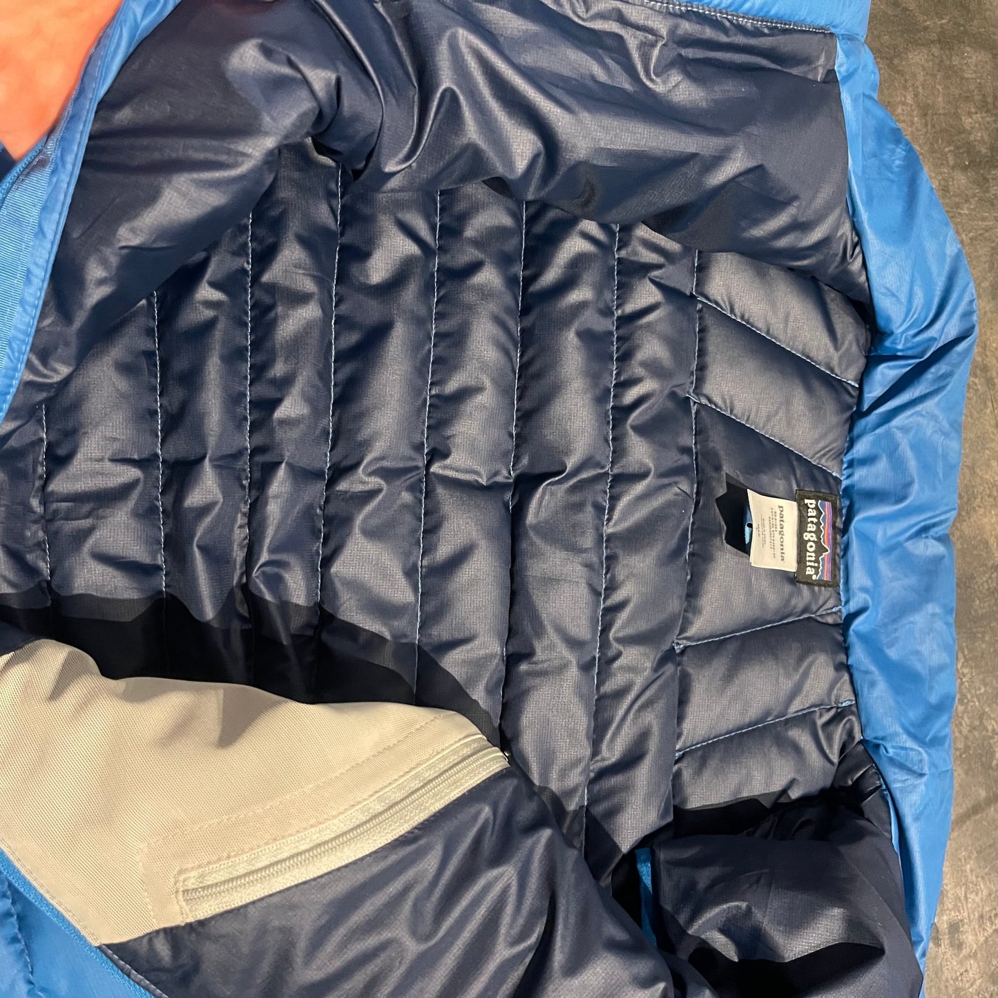 Patagonia Daunen Weste (L Herren) blau