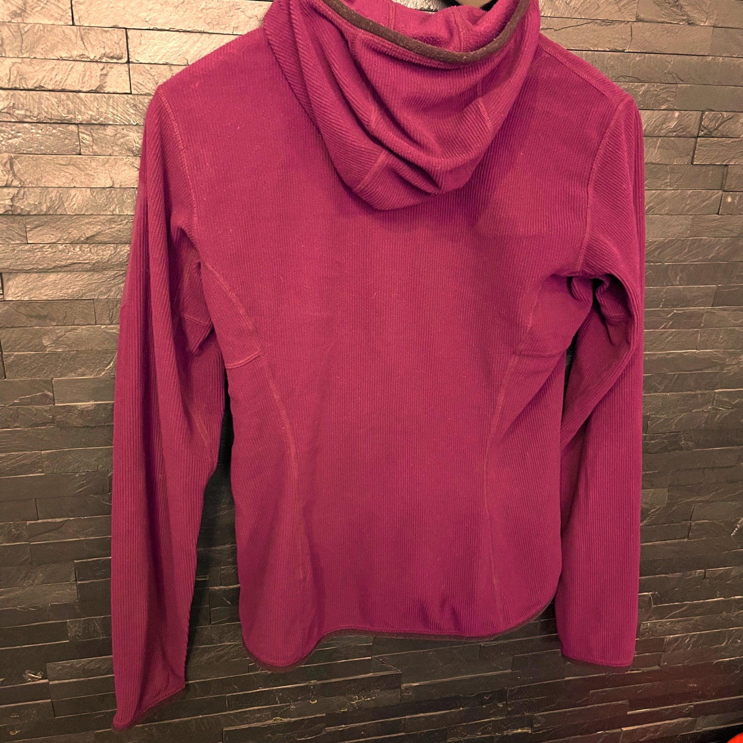 Fleece Jacke von Arcteryx (S Damen) Hoodie Cord Optik Pflaume