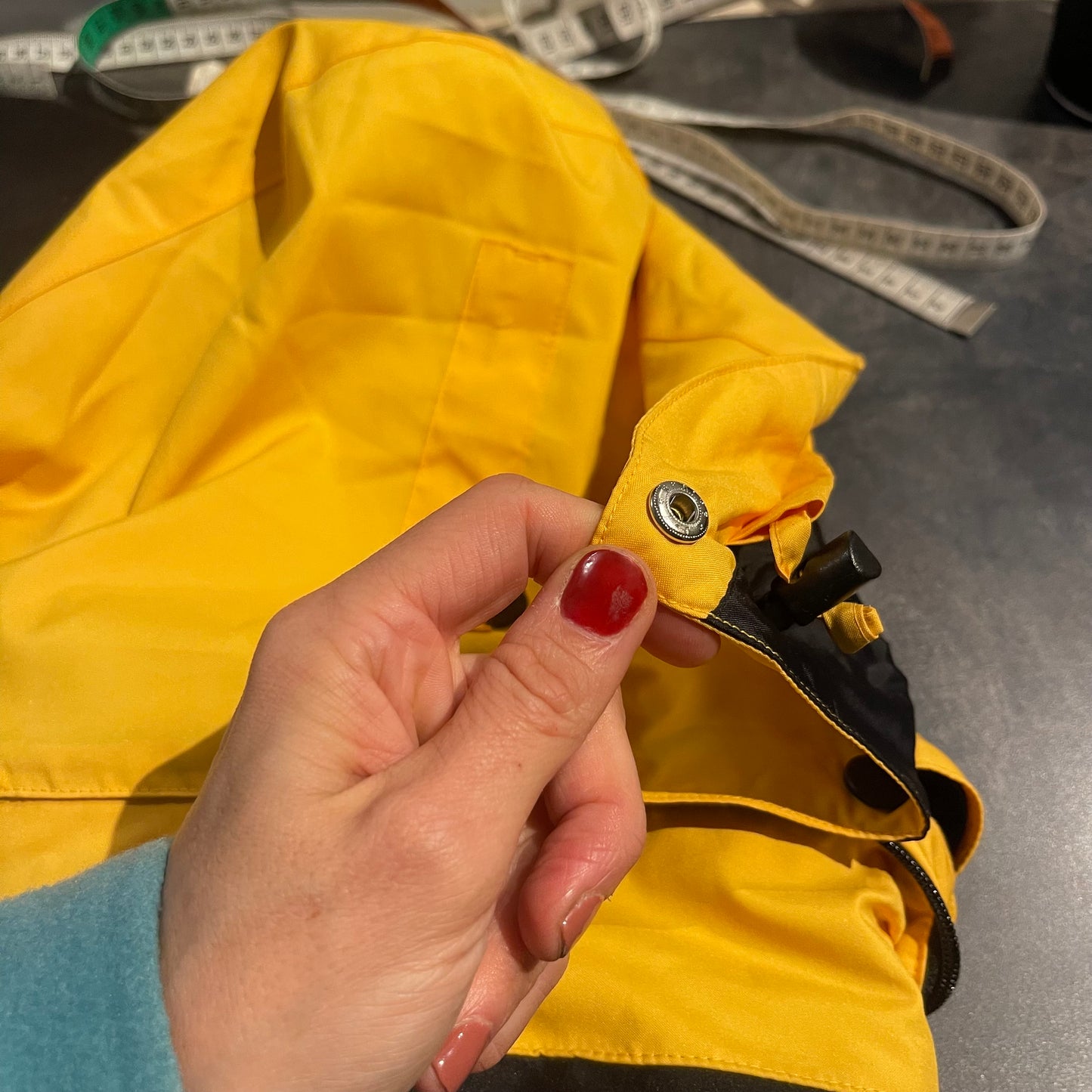Leicht gefütterte Regen Jacke von Vaude (XL Herren) gelb schwarz