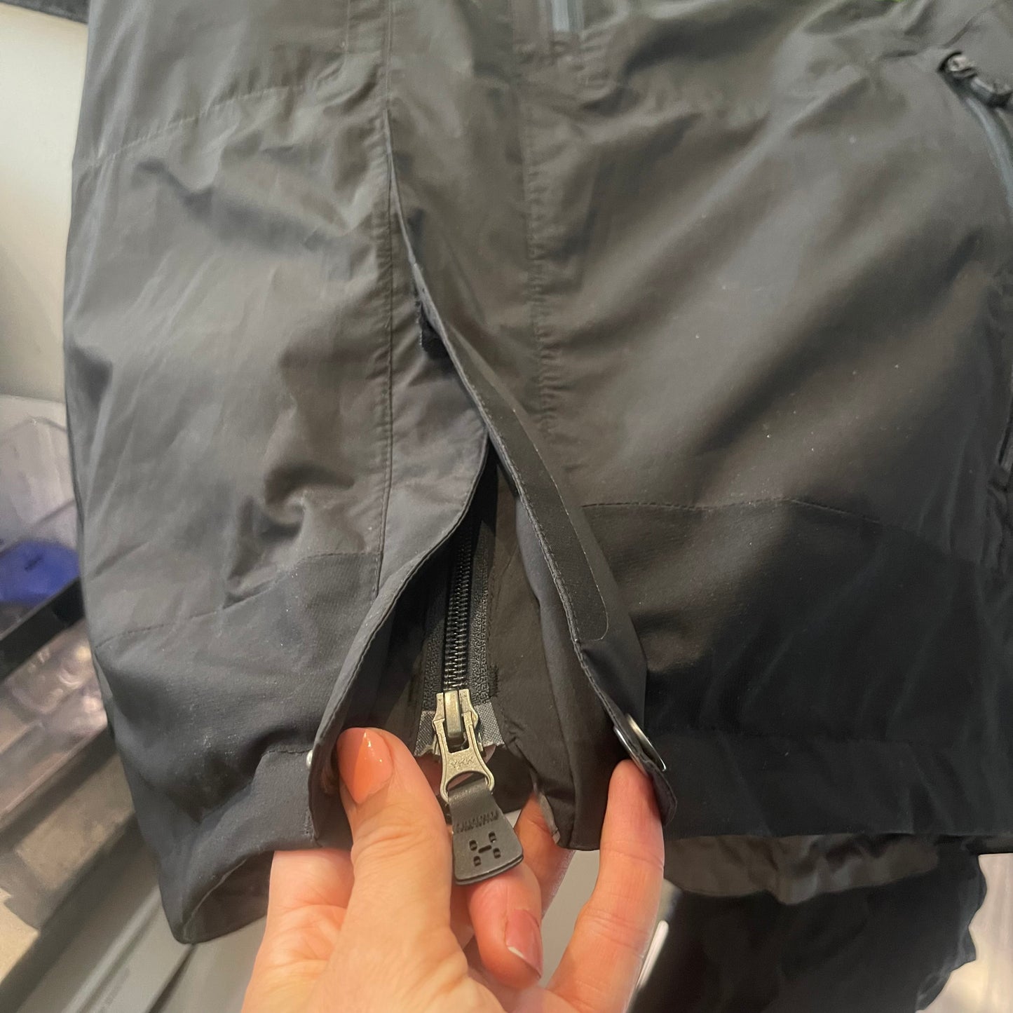 Waterproof Jacke von Haglöfs (L / XL Damen) schwarz