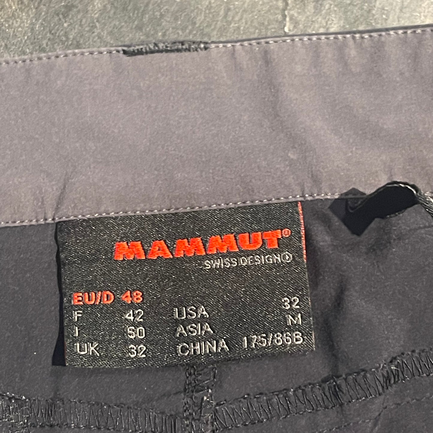 Kurze Wander- Hose von Mammut (Herren M) Capri Shorts dunkelblau