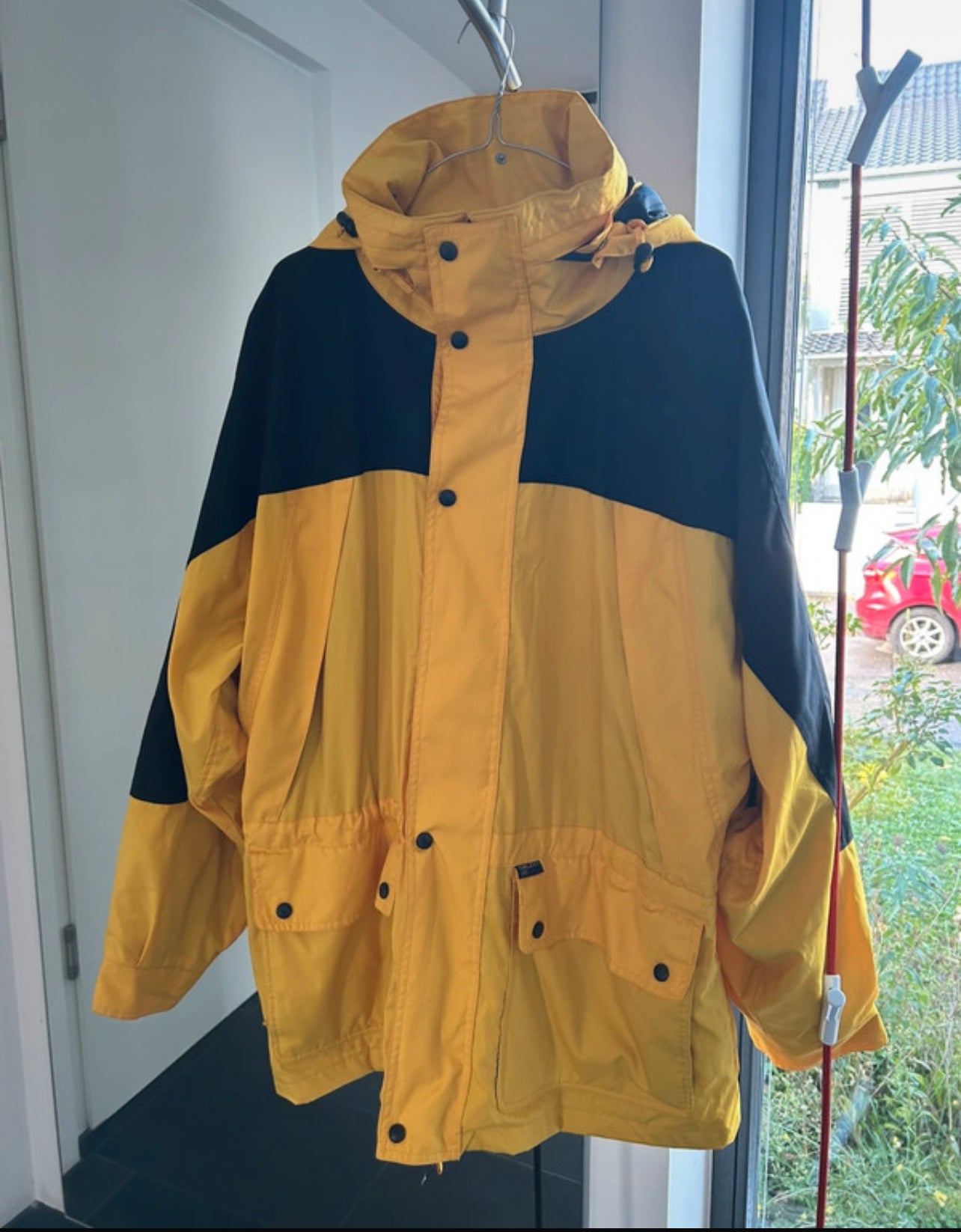 Leicht gefütterte Regen Jacke von Vaude (XL Herren) gelb schwarz