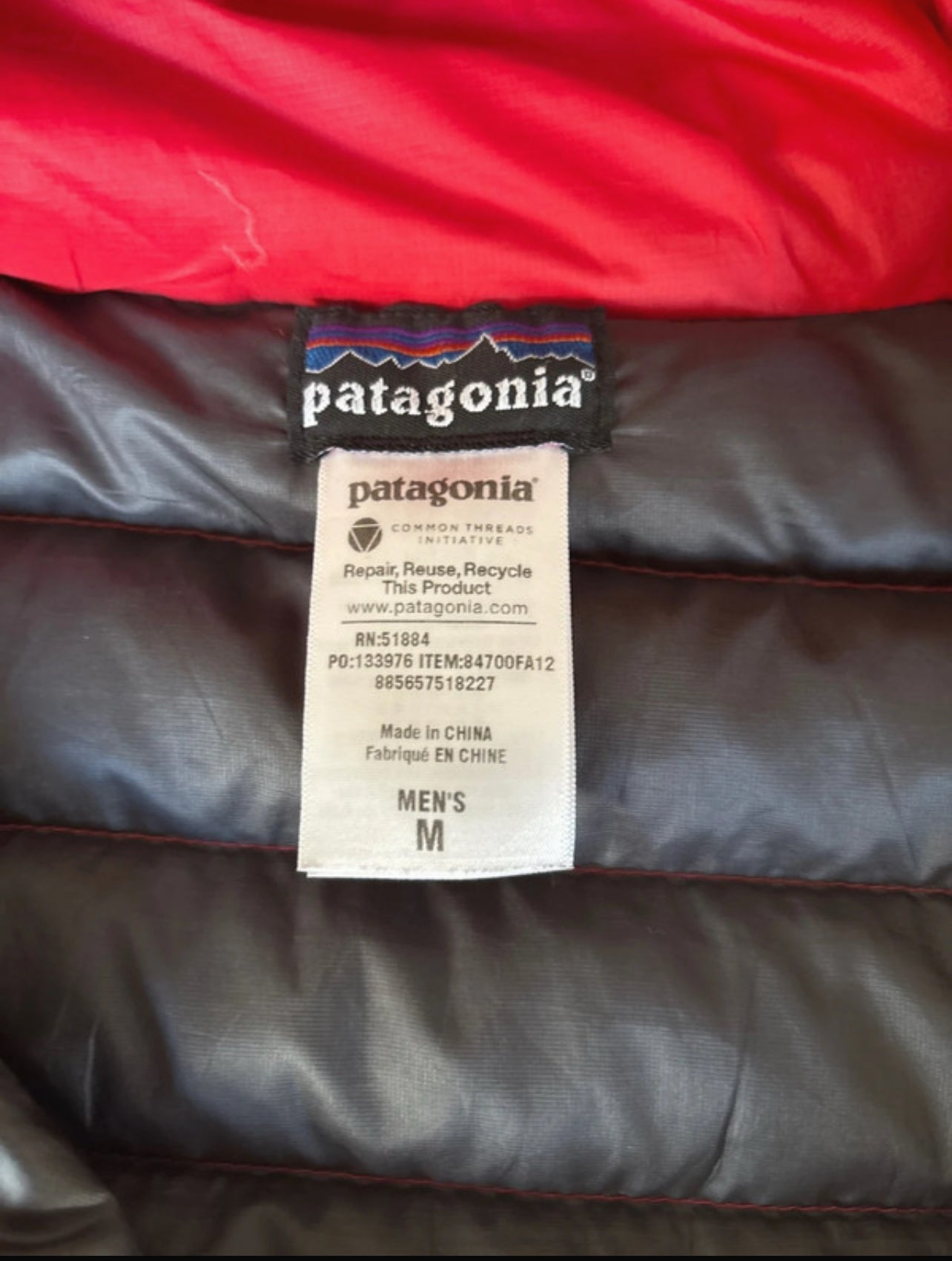 Patagonia Isolations- Daunen Jacke (M Herren) rot mit Kapuze
