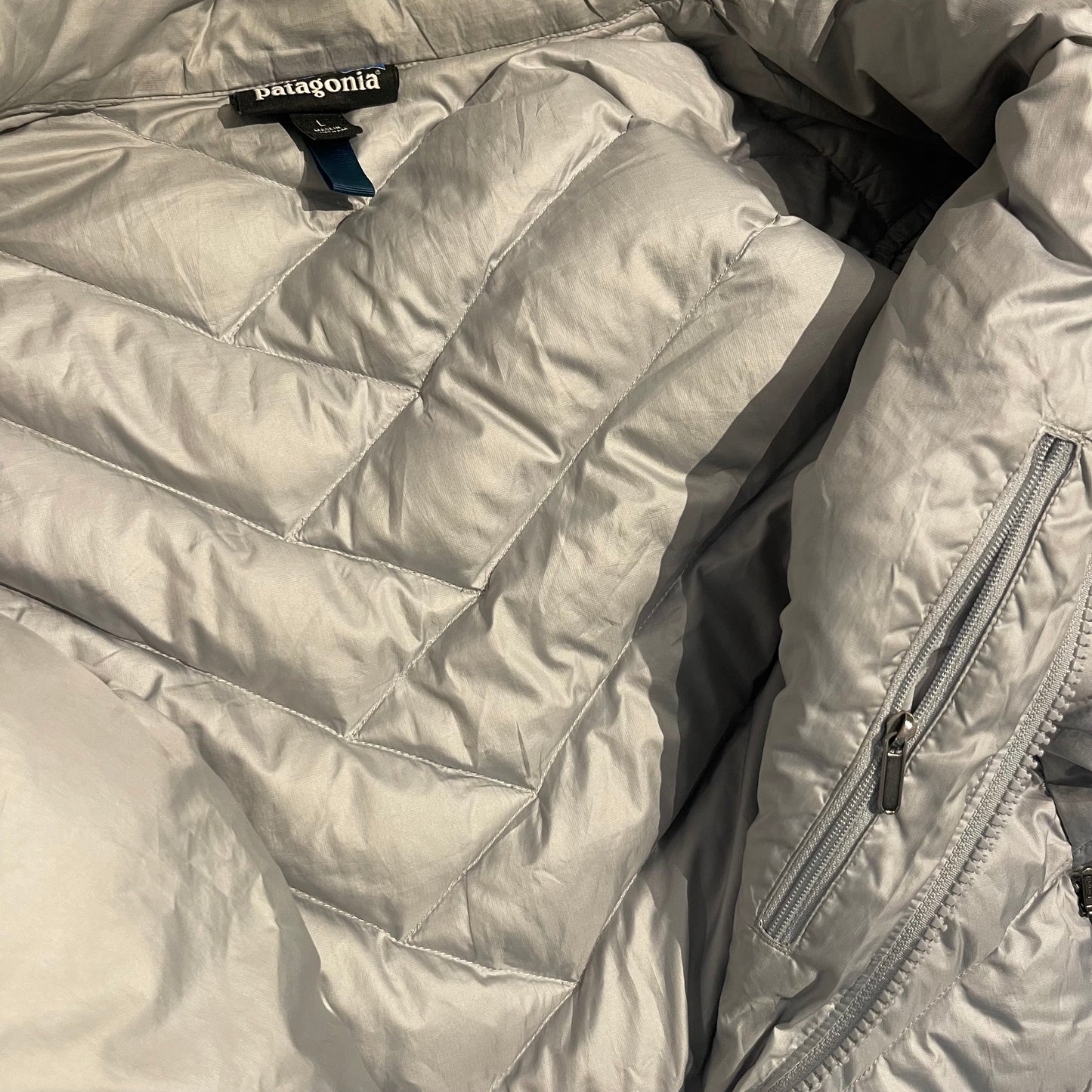 Daunen Mantel Patagonia (L Damen) lange Steppjacke Silber grau