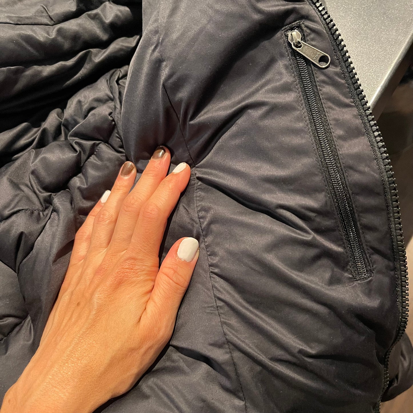 Patagonia Daunen Jacke (XS-S Damen) wasserabweisend Kapuze schwarz