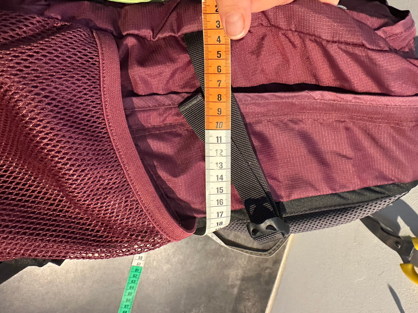 Deuter Rucksack 23 Liter Superlight beerenfarbig /Burgundy AirStripes