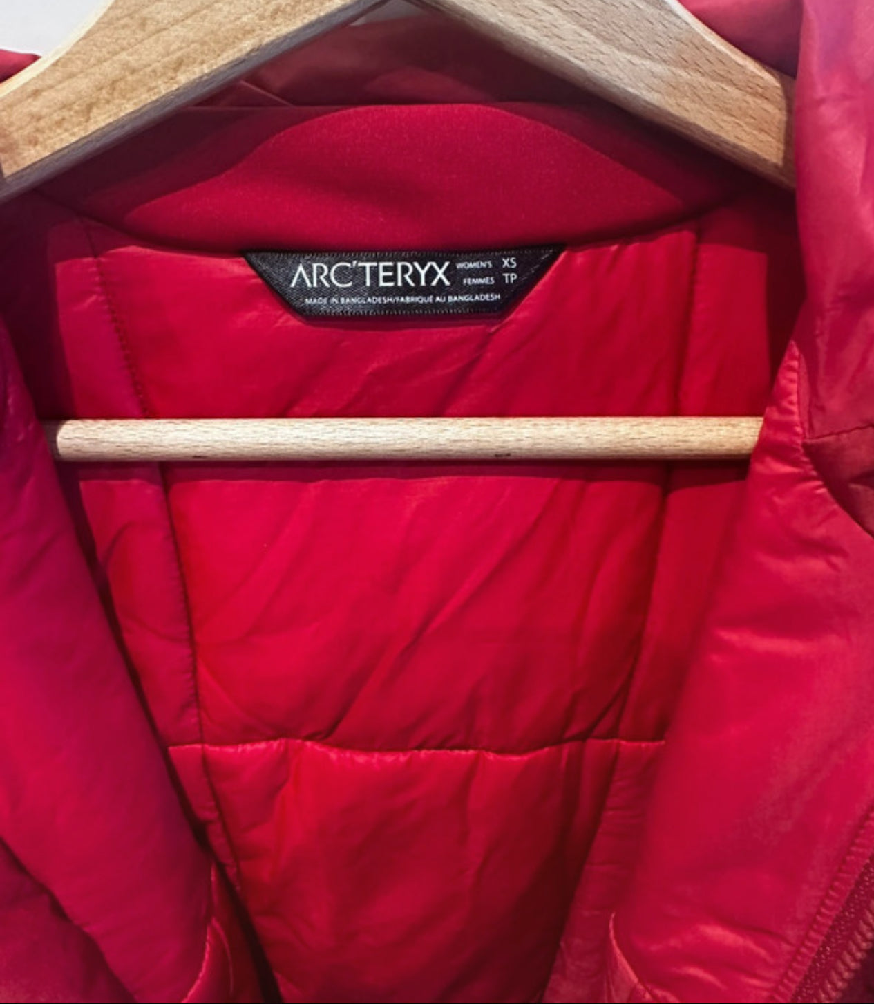 Warme Jacke von Arcteryx Atom AR (XS Damen) Heavyweight rot