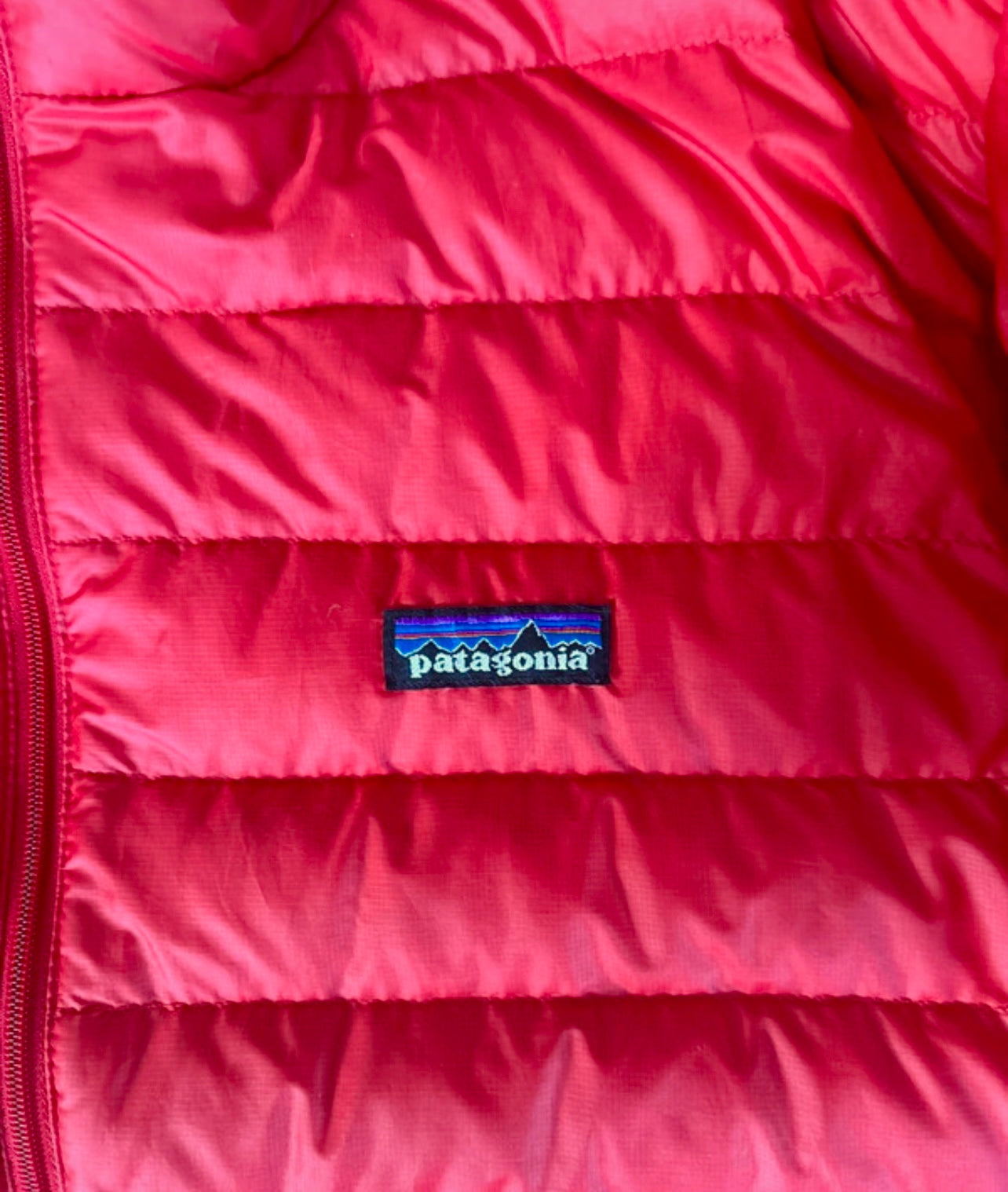 Patagonia Isolations- Daunen Jacke (M Herren) rot mit Kapuze